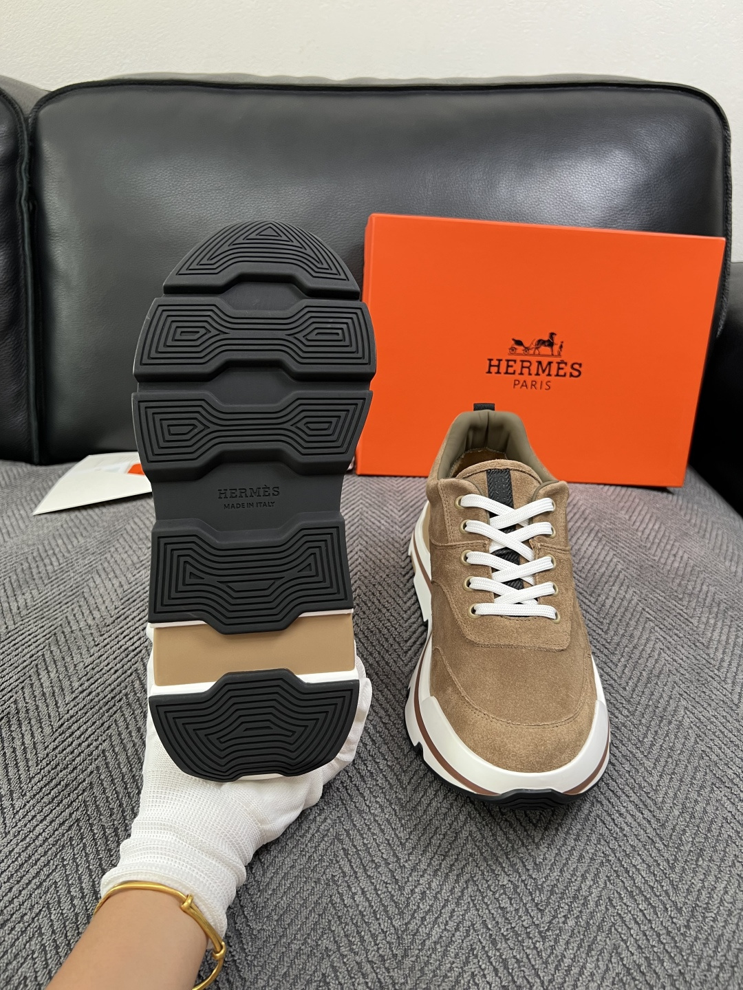 Hermes  高品质  顶级工艺品  爱马仕 专柜同步发售原厂配置，意大利进口原版牛皮面料，高品质拼接工艺，全进口水染