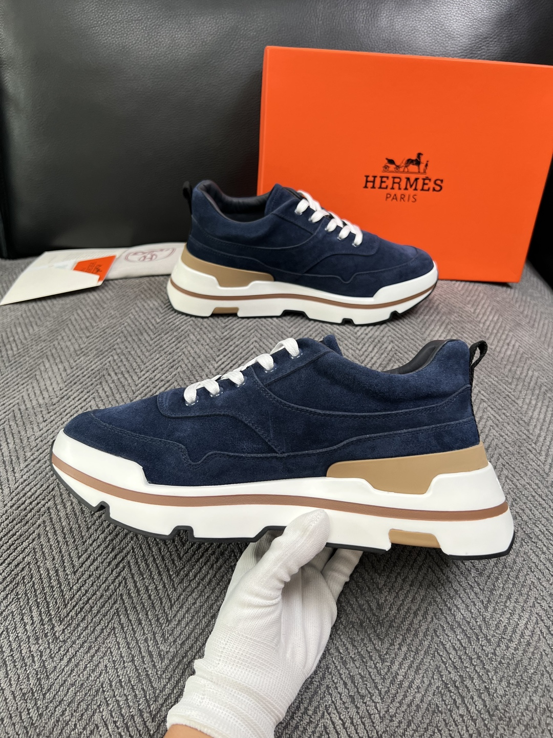 Hermes  高品质  顶级工艺品  爱马仕 专柜同步发售原厂配置，意大利进口原版牛皮面料，高品质拼接工艺，全进口水染