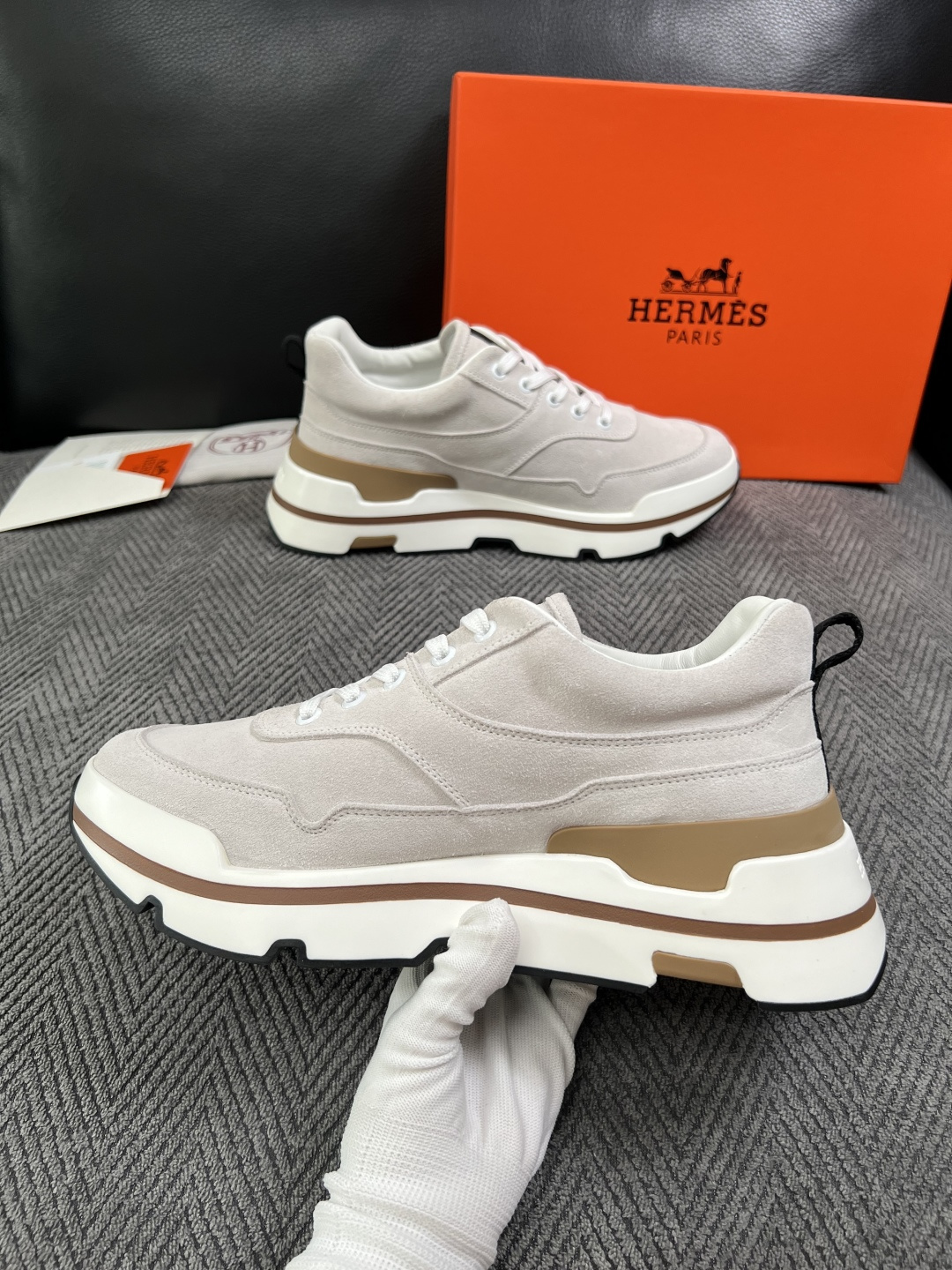 Hermes  高品质  顶级工艺品  爱马仕 专柜同步发售原厂配置，意大利进口原版牛皮面料，高品质拼接工艺，全进口水染