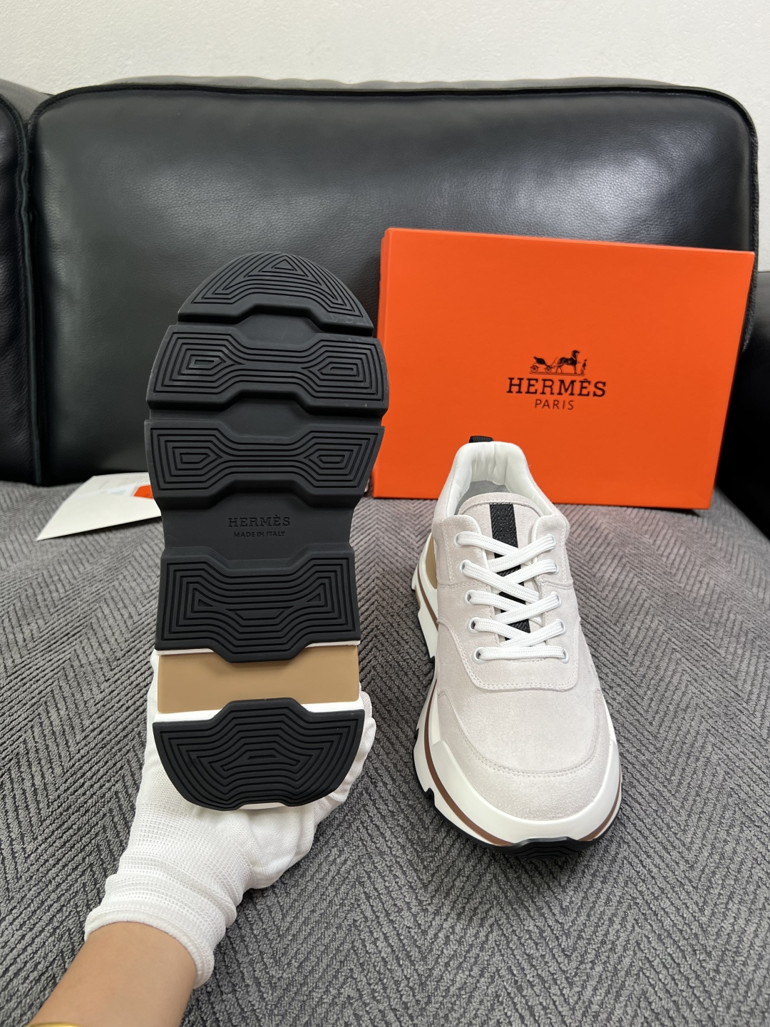 Hermes  高品质  顶级工艺品  爱马仕 专柜同步发售原厂配置，意大利进口原版牛皮面料，高品质拼接工艺，全进口水染