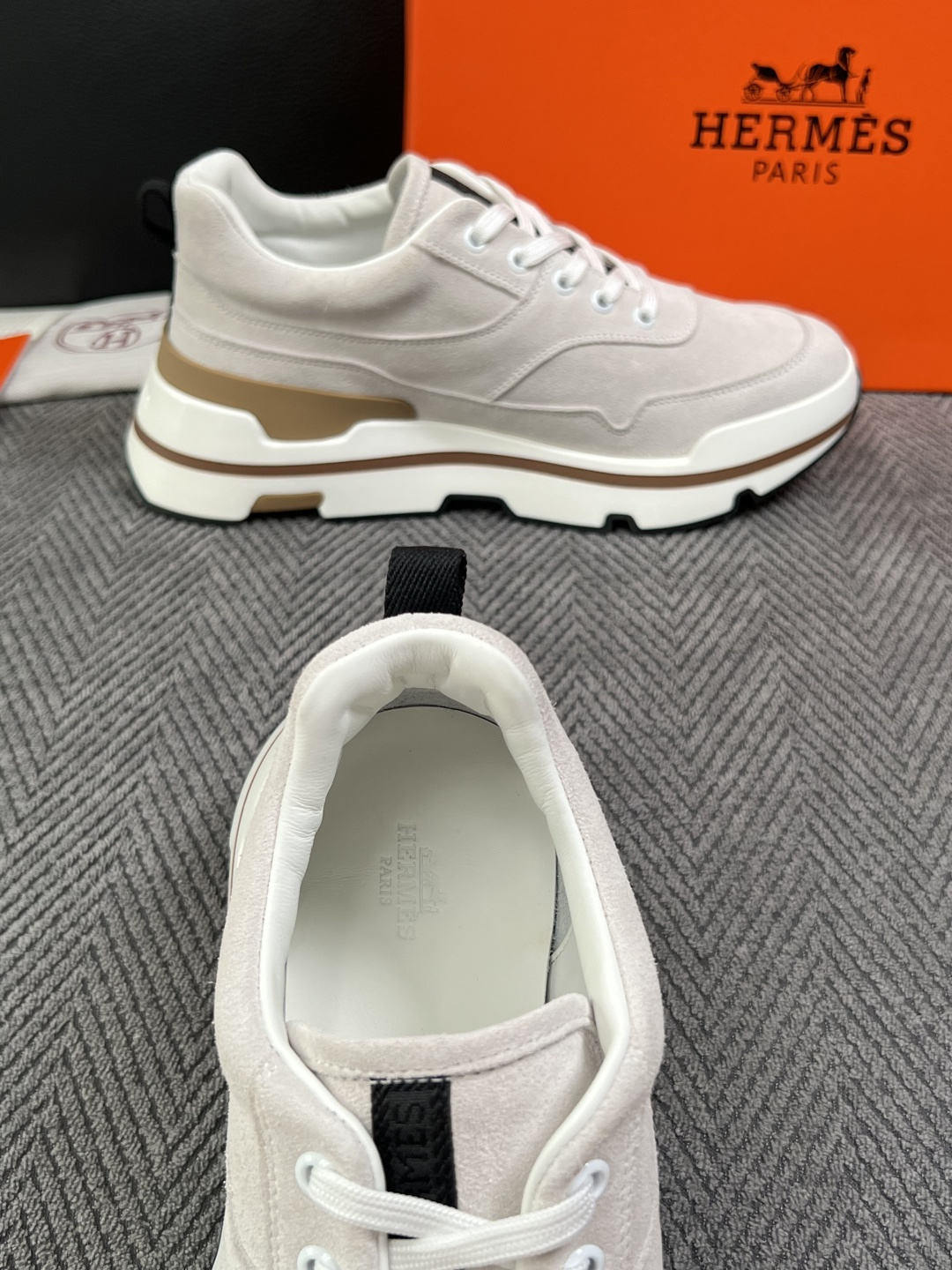 Hermes  高品质  顶级工艺品  爱马仕 专柜同步发售原厂配置，意大利进口原版牛皮面料，高品质拼接工艺，全进口水染