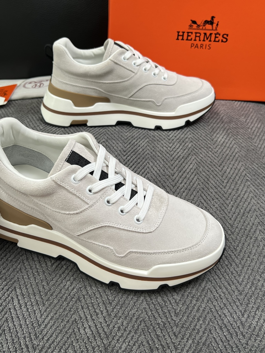 Hermes  高品质  顶级工艺品  爱马仕 专柜同步发售原厂配置，意大利进口原版牛皮面料，高品质拼接工艺，全进口水染