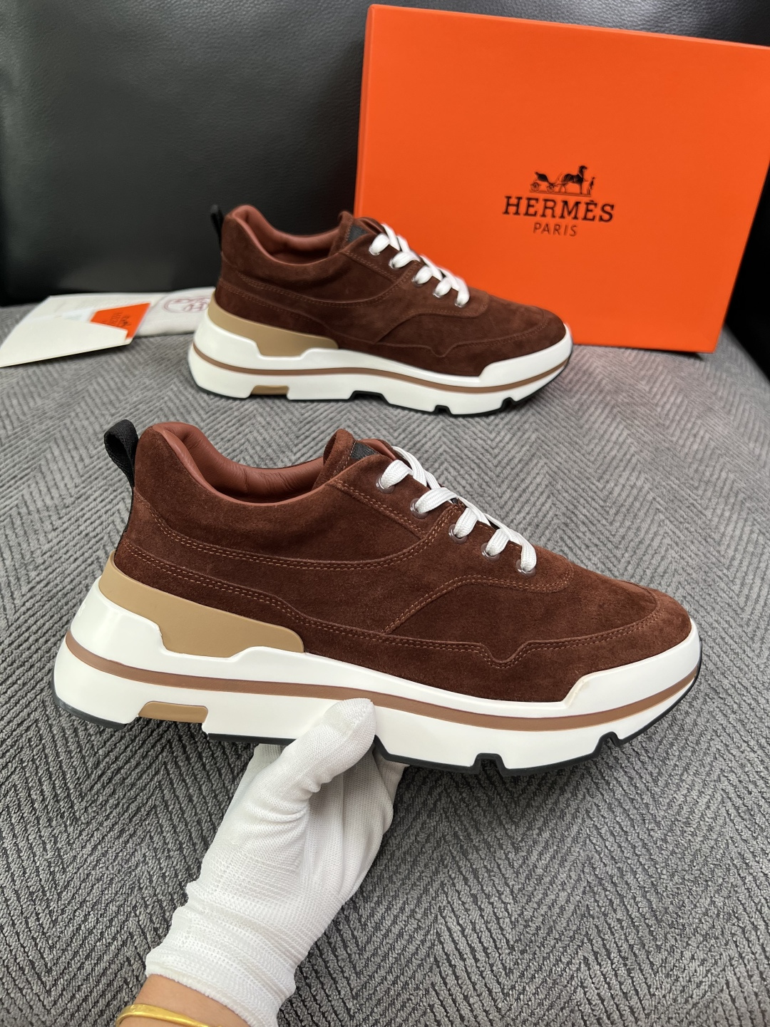 Hermes  高品质  顶级工艺品  爱马仕 专柜同步发售原厂配置，意大利进口原版牛皮面料，高品质拼接工艺，全进口水染