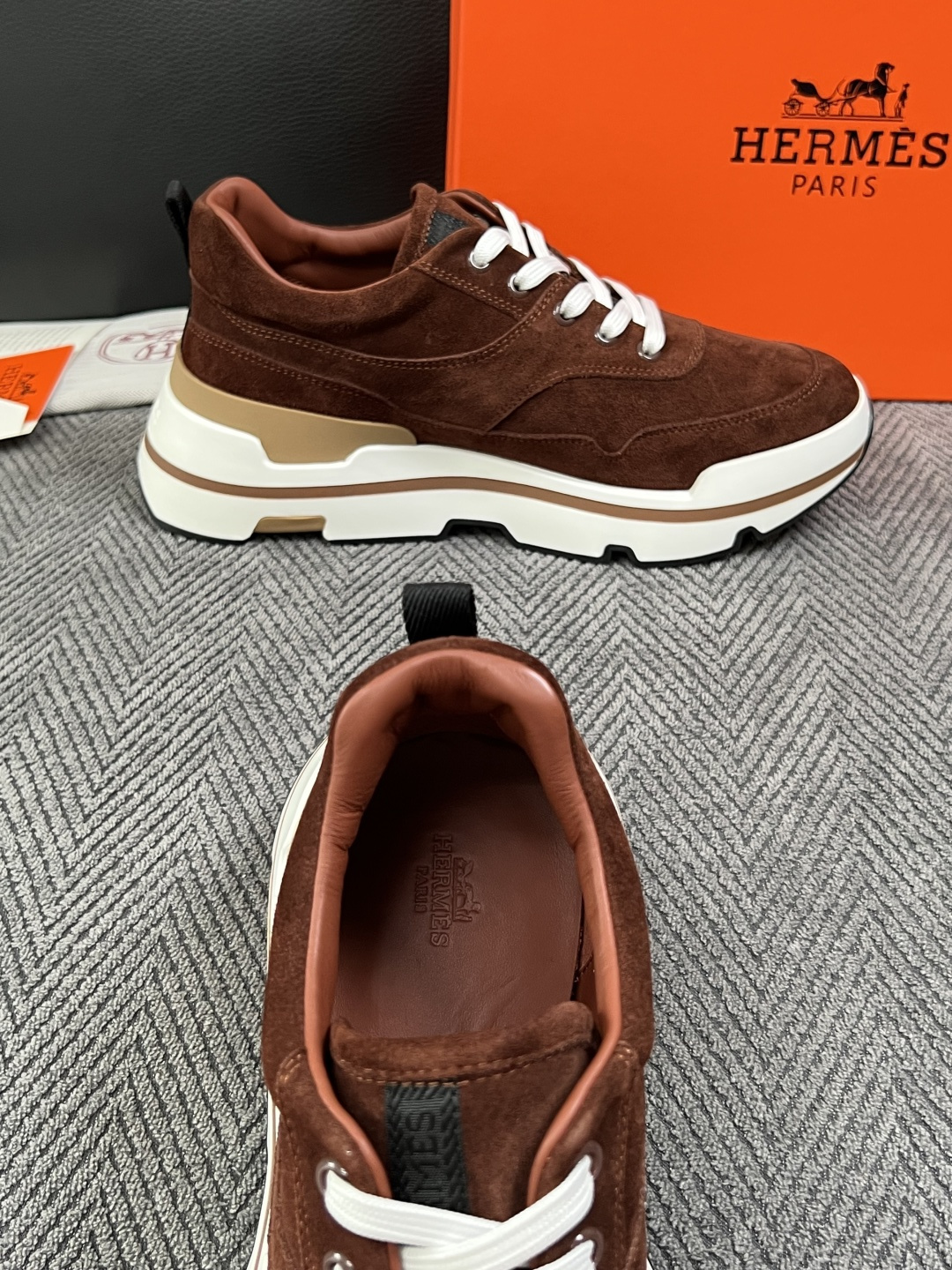 Hermes  高品质  顶级工艺品  爱马仕 专柜同步发售原厂配置，意大利进口原版牛皮面料，高品质拼接工艺，全进口水染