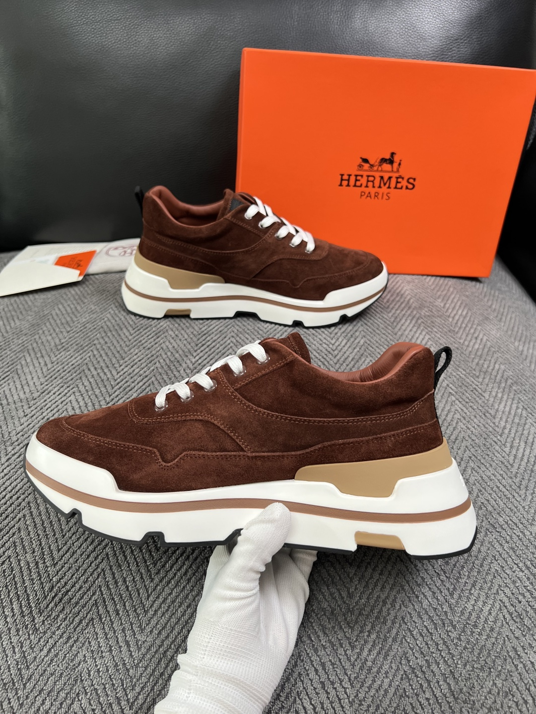 Hermes  高品质  顶级工艺品  爱马仕 专柜同步发售原厂配置，意大利进口原版牛皮面料，高品质拼接工艺，全进口水染