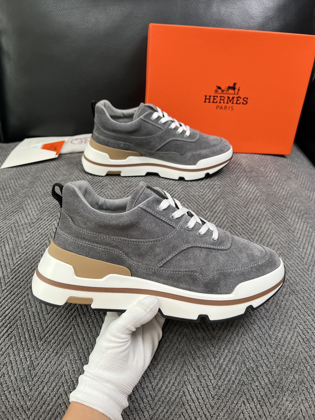 Hermes  高品质  顶级工艺品  爱马仕 专柜同步发售原厂配置，意大利进口原版牛皮面料，高品质拼接工艺，全进口水染