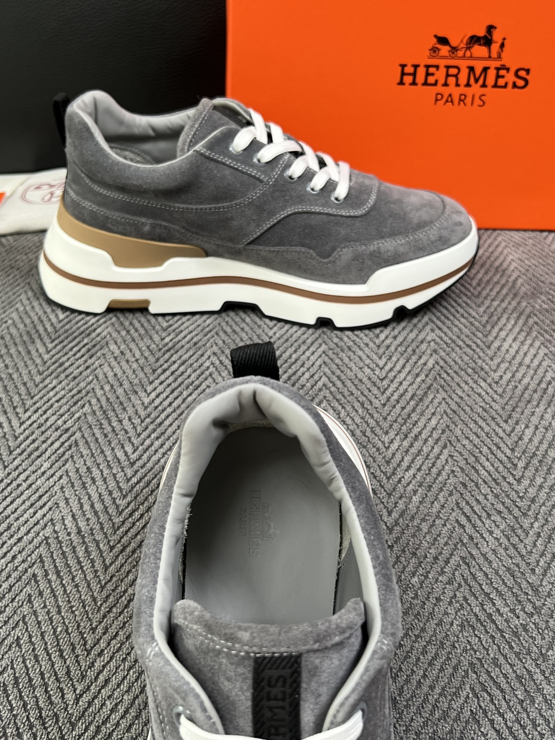 Hermes  高品质  顶级工艺品  爱马仕 专柜同步发售原厂配置，意大利进口原版牛皮面料，高品质拼接工艺，全进口水染