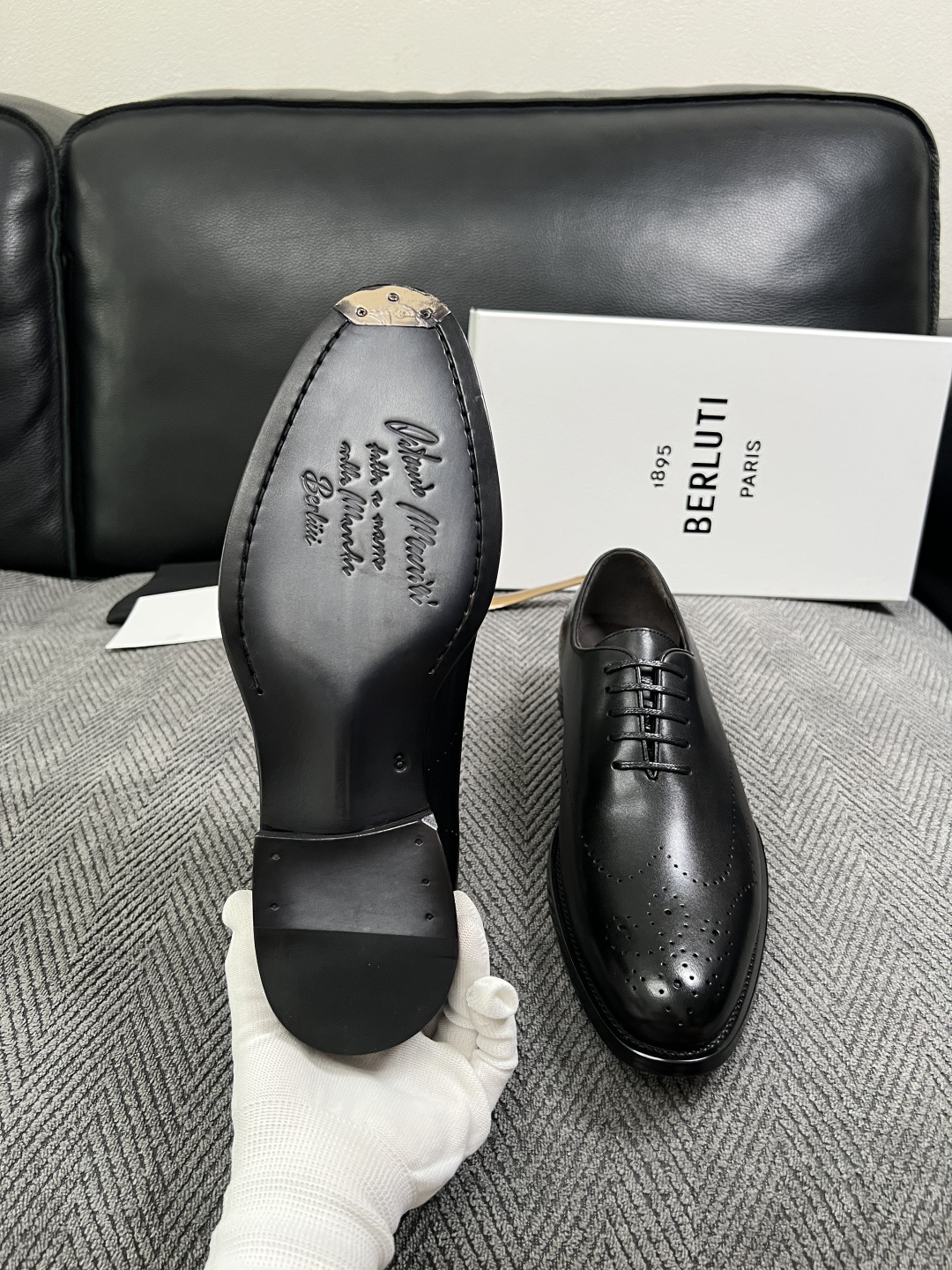 Berluti  高品质  顶级工艺品  布鲁提 专柜同步发售原厂配置，意大利进口牛皮面料，全进口水染牛皮里垫，鞋底：原