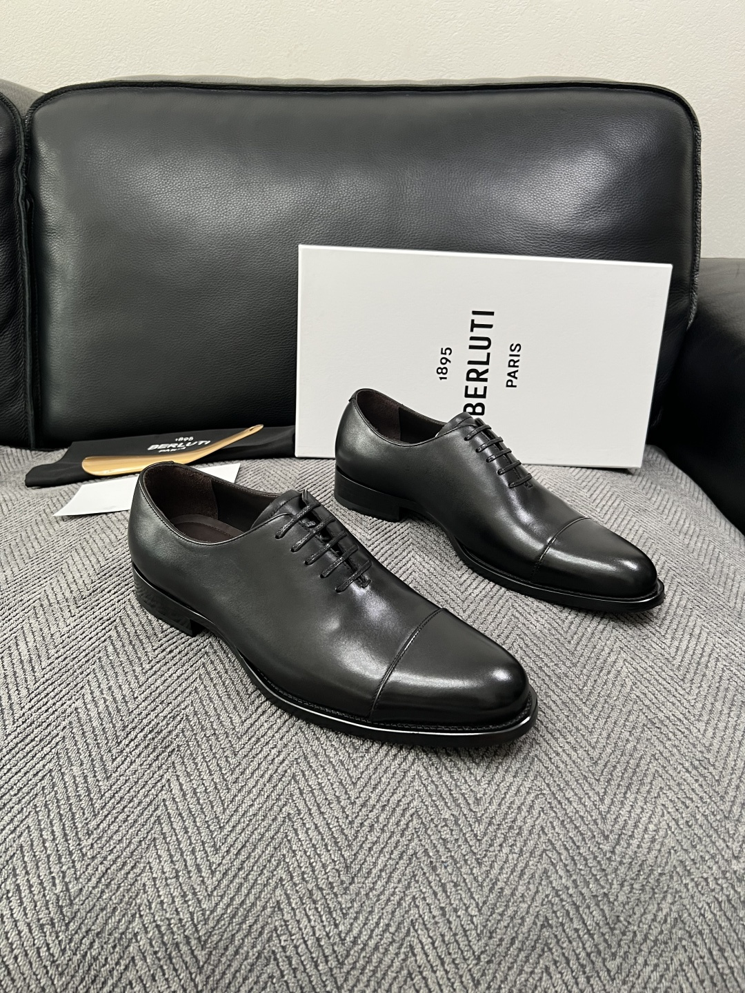 Berluti 高品质 顶级工艺品 布鲁提 专柜同步发售原厂配置,意大利进口牛皮面料,全进口水染牛皮里垫,鞋底:原 Berluti 高品质 顶级工艺品 布鲁提 专柜同步发售原厂配置,意大利进口牛皮面料,全进口水染牛皮里垫,鞋底:原