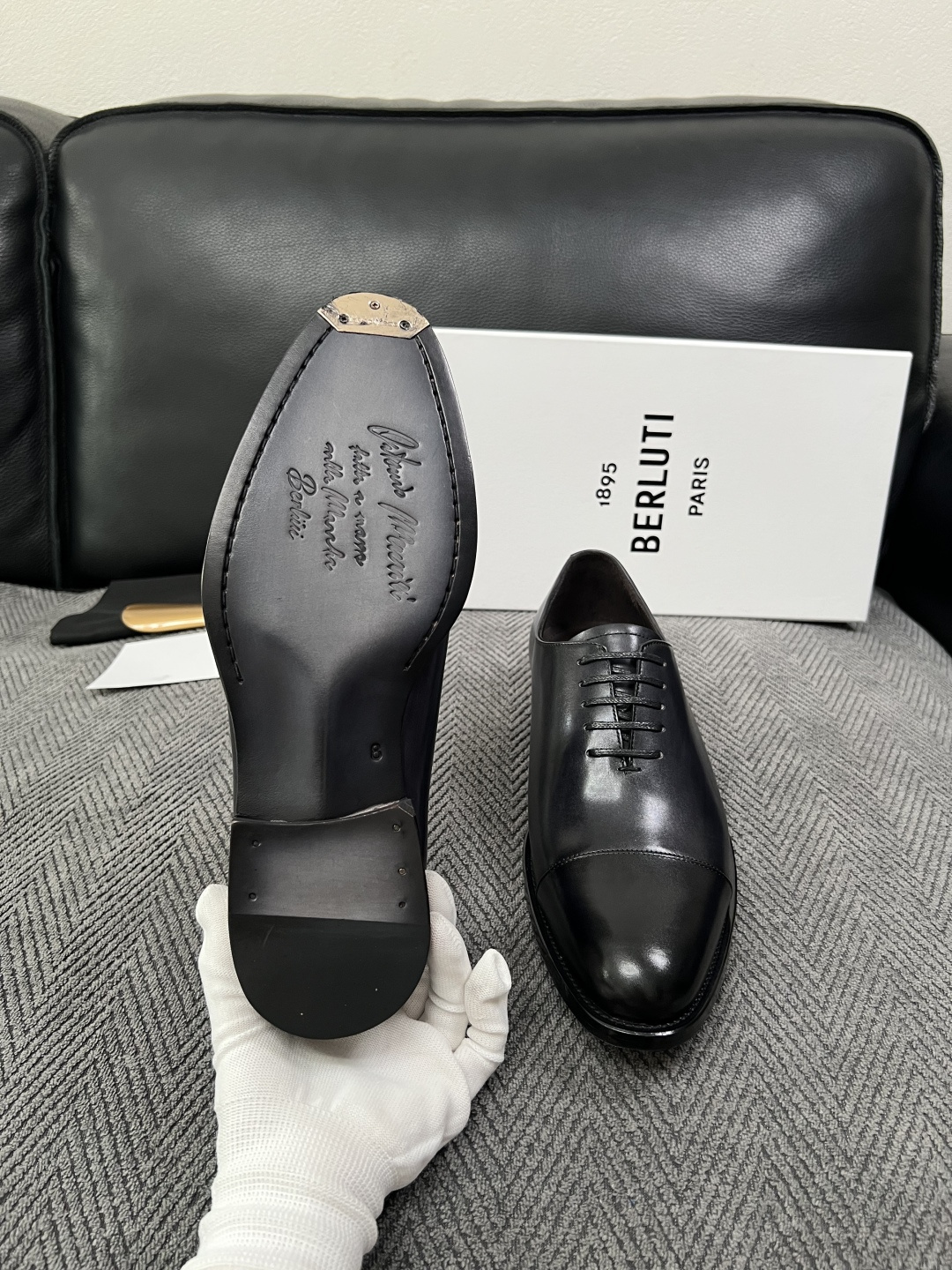Berluti  高品质  顶级工艺品  布鲁提 专柜同步发售原厂配置，意大利进口牛皮面料，全进口水染牛皮里垫，鞋底：原