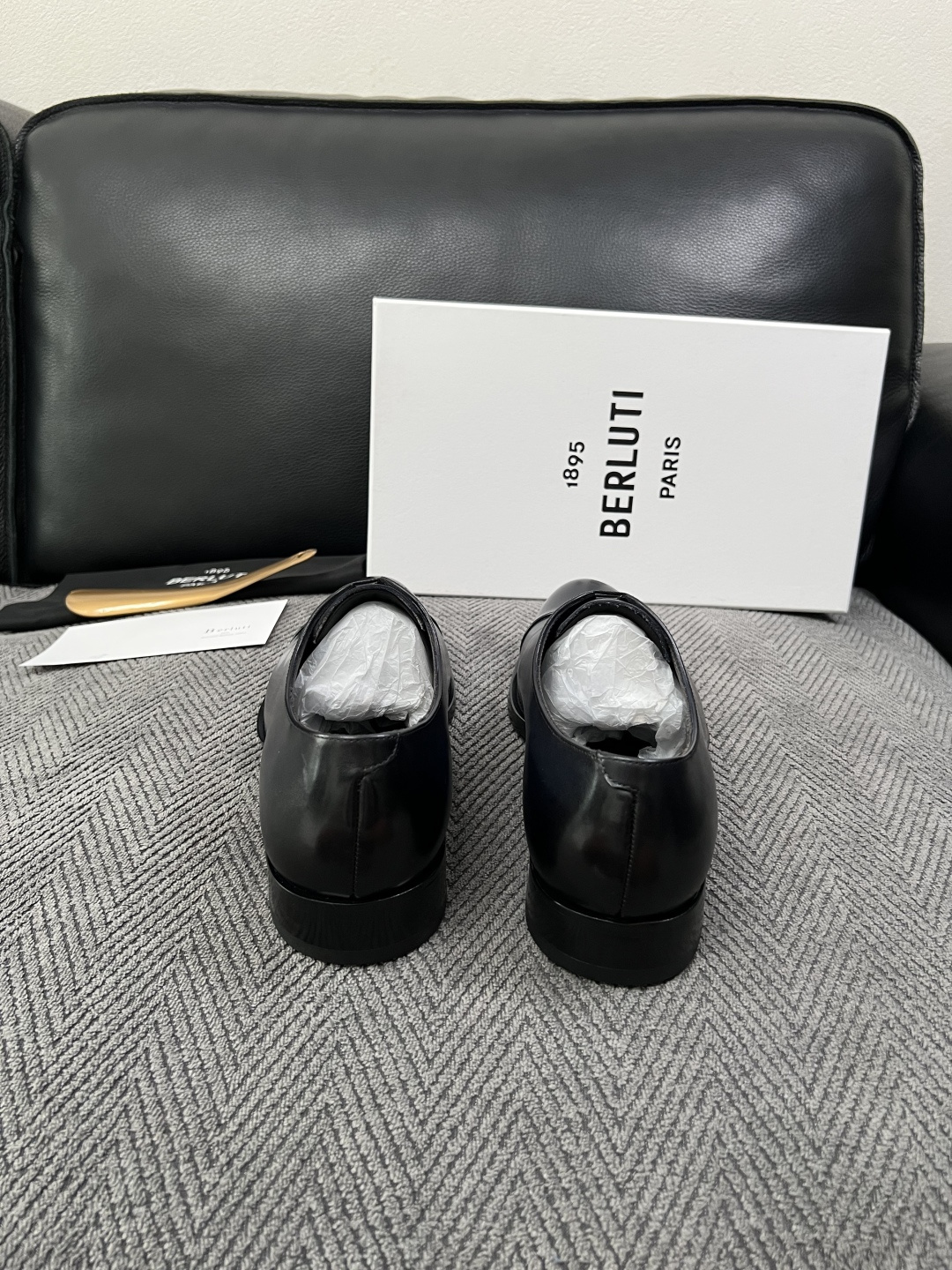 Berluti  高品质  顶级工艺品  布鲁提 专柜同步发售原厂配置，意大利进口牛皮面料，全进口水染牛皮里垫，鞋底：原
