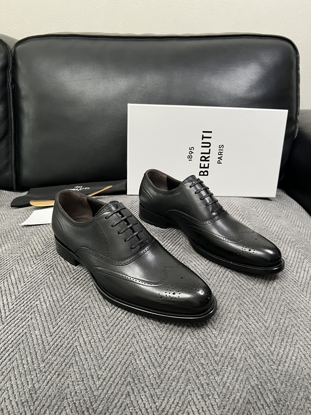 Berluti 高品质 顶级工艺品 布鲁提 专柜同步发售原厂配置,意大利进口牛皮面料,全进口水染牛皮里垫,鞋底:原 Berluti 高品质 顶级工艺品 布鲁提 专柜同步发售原厂配置,意大利进口牛皮面料,全进口水染牛皮里垫,鞋底:原