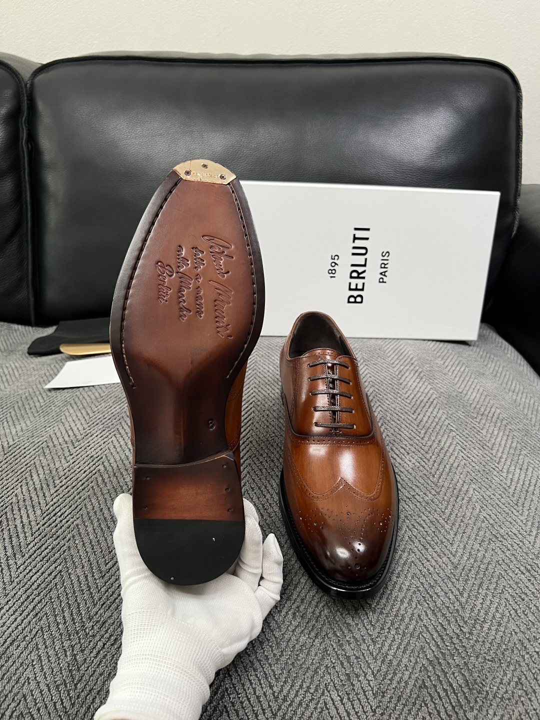 Berluti  高品质  顶级工艺品  布鲁提 专柜同步发售原厂配置，意大利进口牛皮面料，全进口水染牛皮里垫，鞋底：原