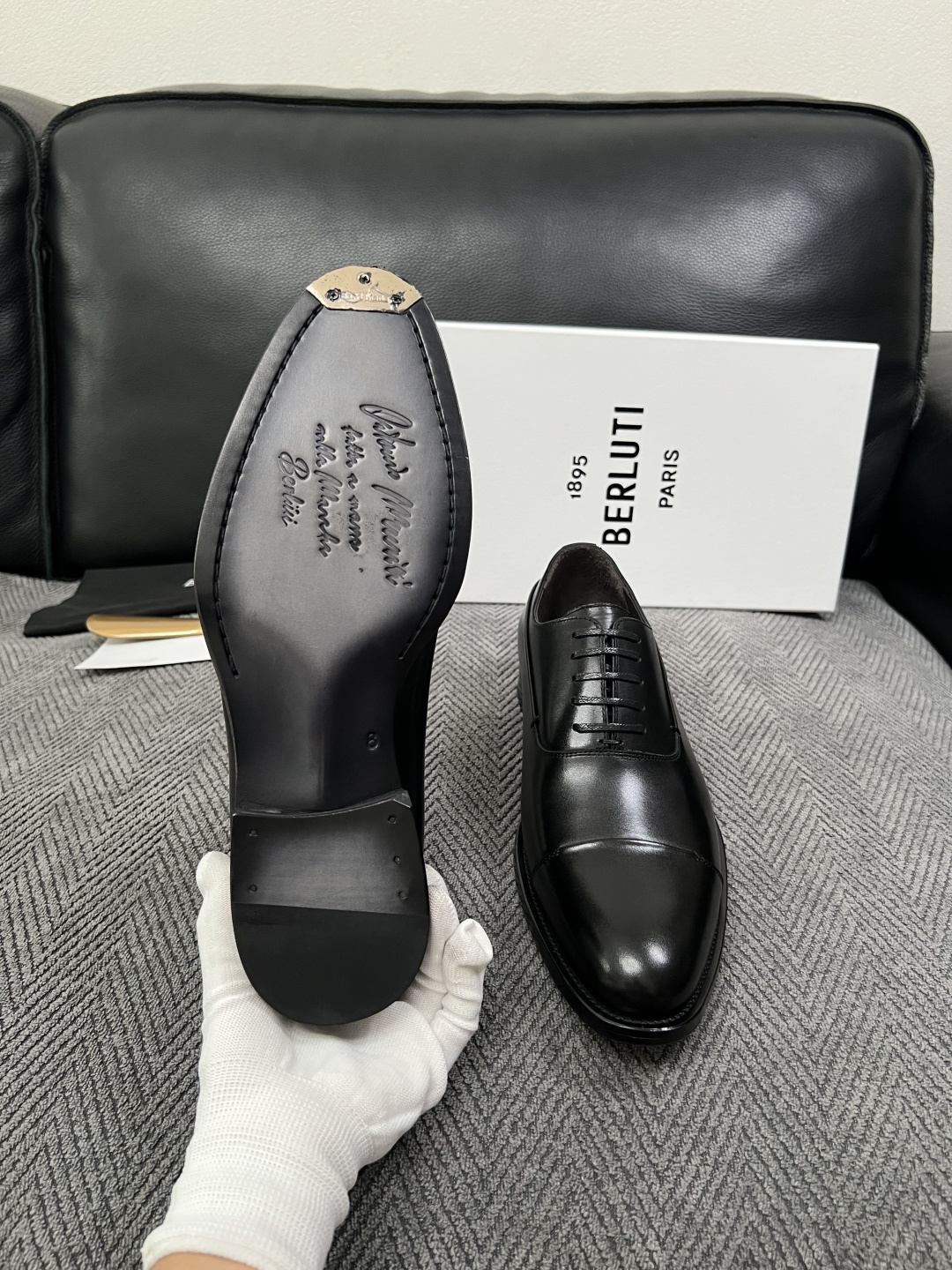 Berluti  高品质  顶级工艺品  布鲁提 专柜同步发售原厂配置，意大利进口牛皮面料，全进口水染牛皮里垫，鞋底：原