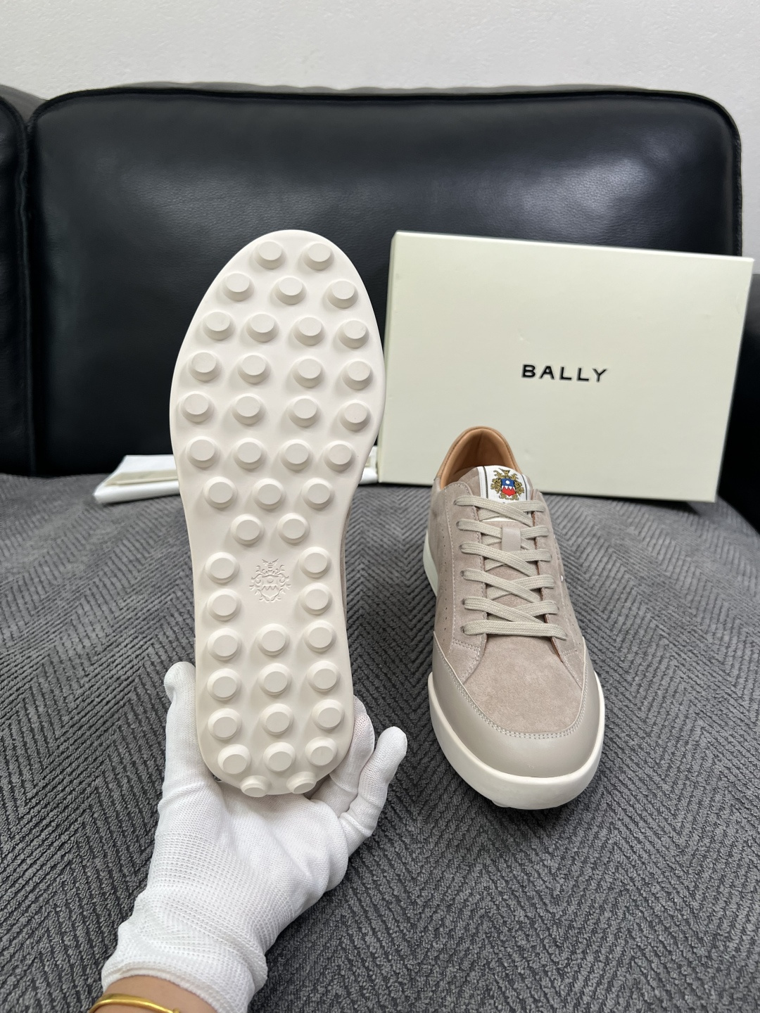 BALLY  高品质  顶级工艺品  巴利 专柜同原厂配置 ，鞋面意大利进口牛皮面料，进口水染牛皮里垫 ，鞋底：原厂特供