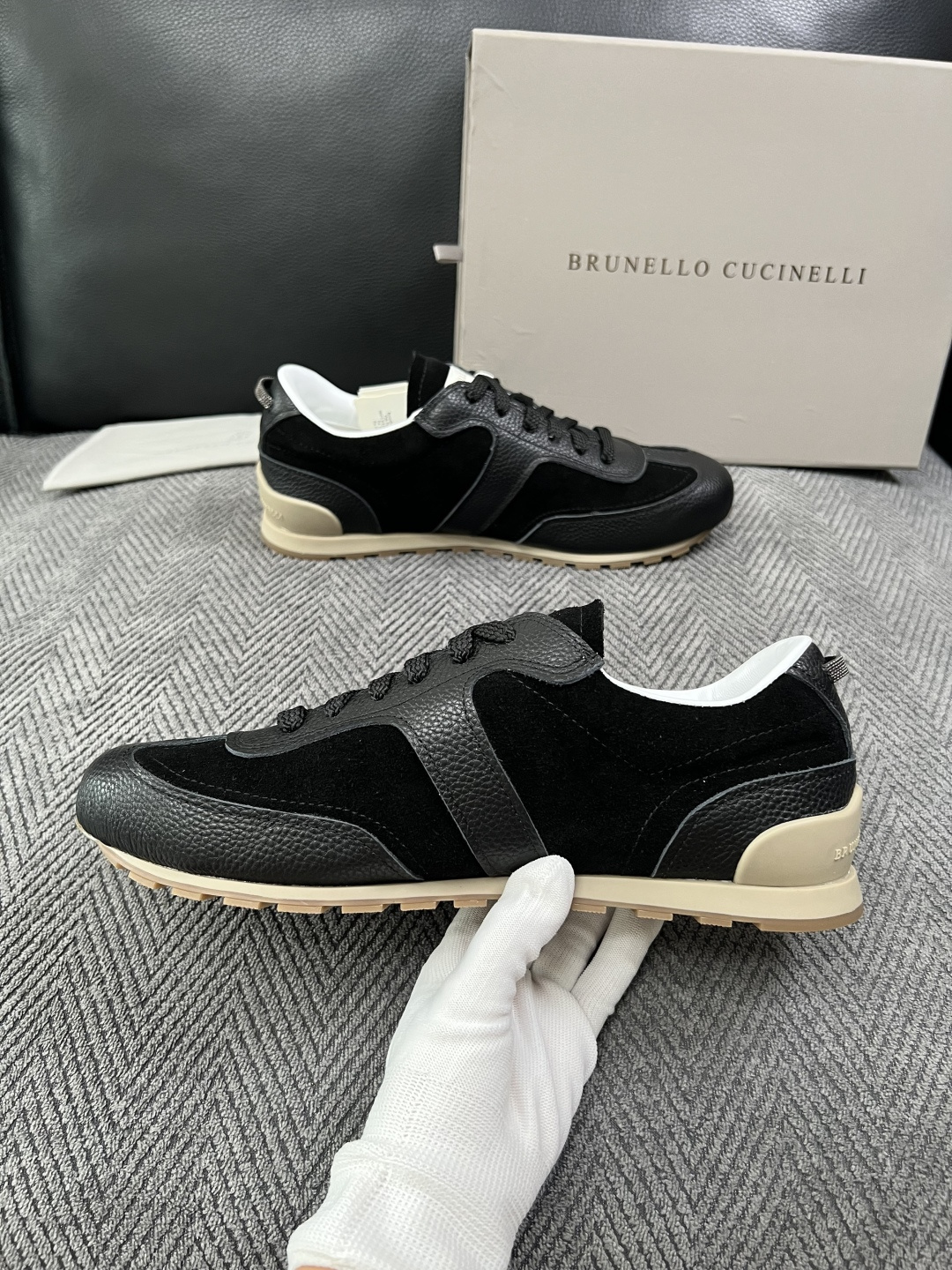 Brunello Cucinelli  高品质 顶级工艺品  BC  专柜同步原厂配置，意大利进口牛皮面料牛内里垫，高品