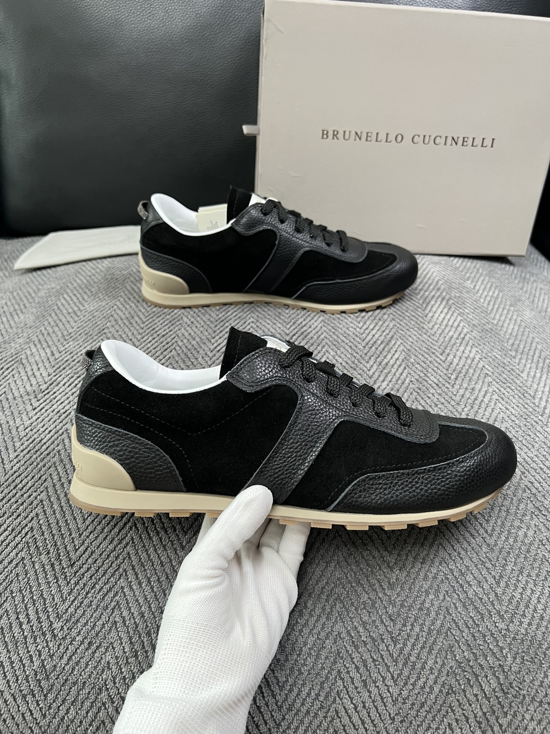 Brunello Cucinelli  高品质 顶级工艺品  BC  专柜同步原厂配置，意大利进口牛皮面料牛内里垫，高品