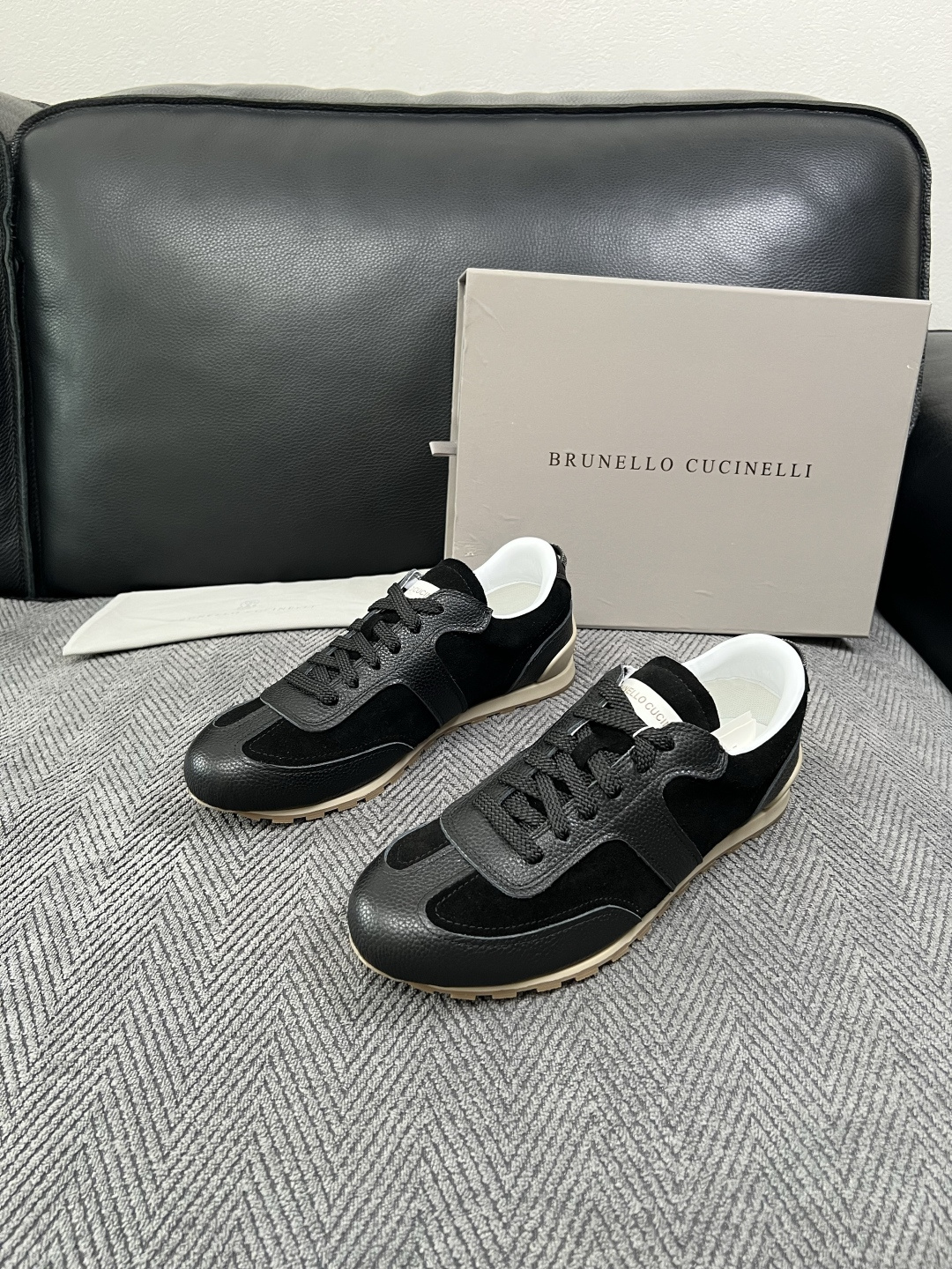 Brunello Cucinelli  高品质 顶级工艺品  BC  专柜同步原厂配置，意大利进口牛皮面料牛内里垫，高品
