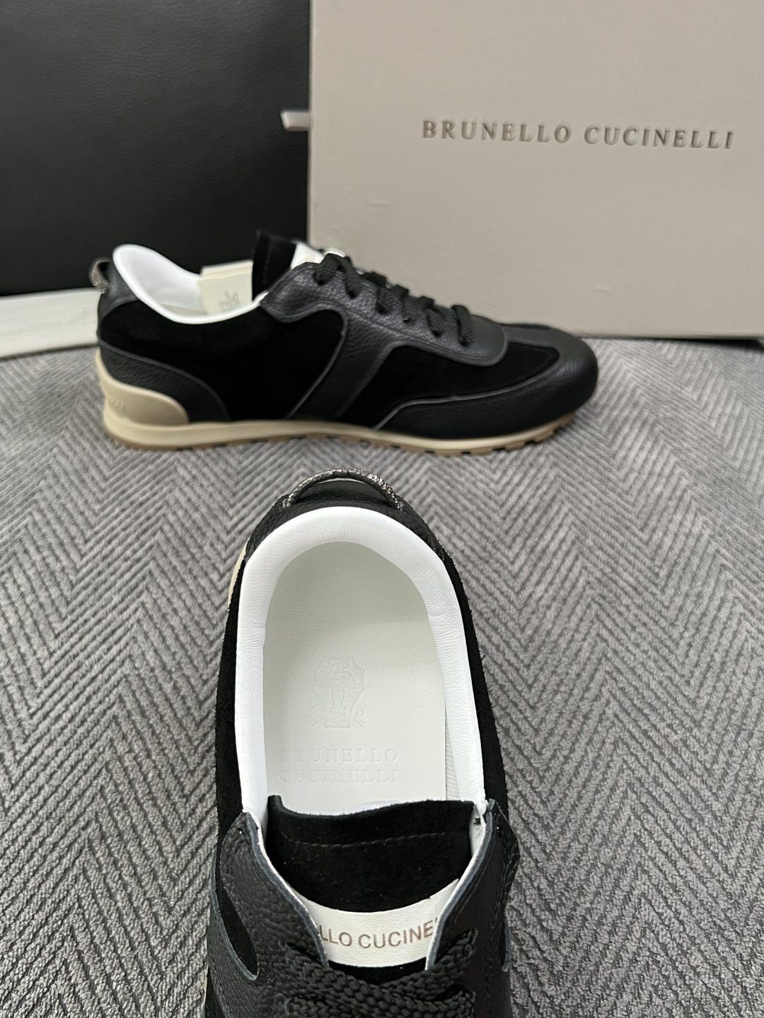 Brunello Cucinelli  高品质 顶级工艺品  BC  专柜同步原厂配置，意大利进口牛皮面料牛内里垫，高品