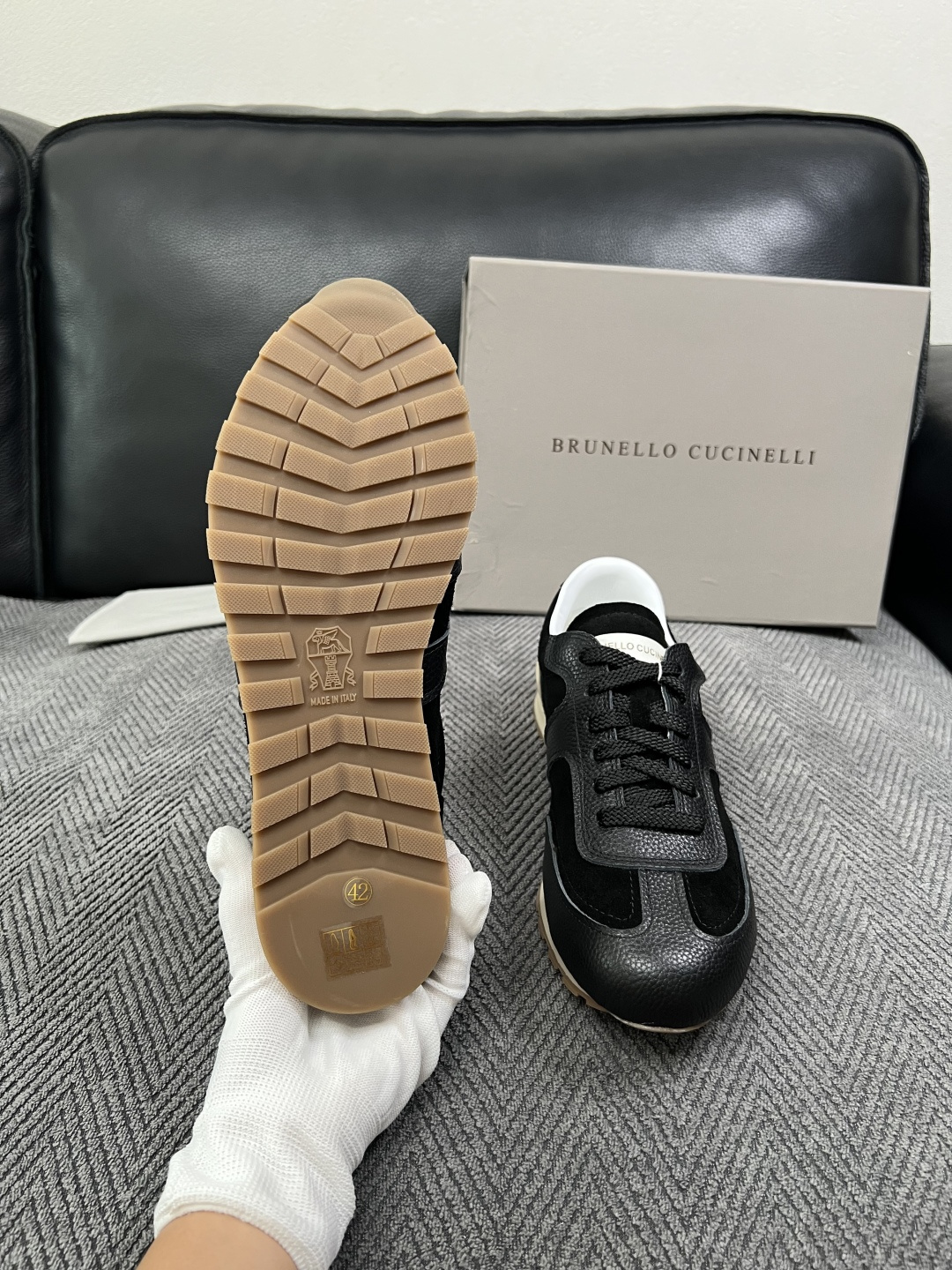 Brunello Cucinelli  高品质 顶级工艺品  BC  专柜同步原厂配置，意大利进口牛皮面料牛内里垫，高品