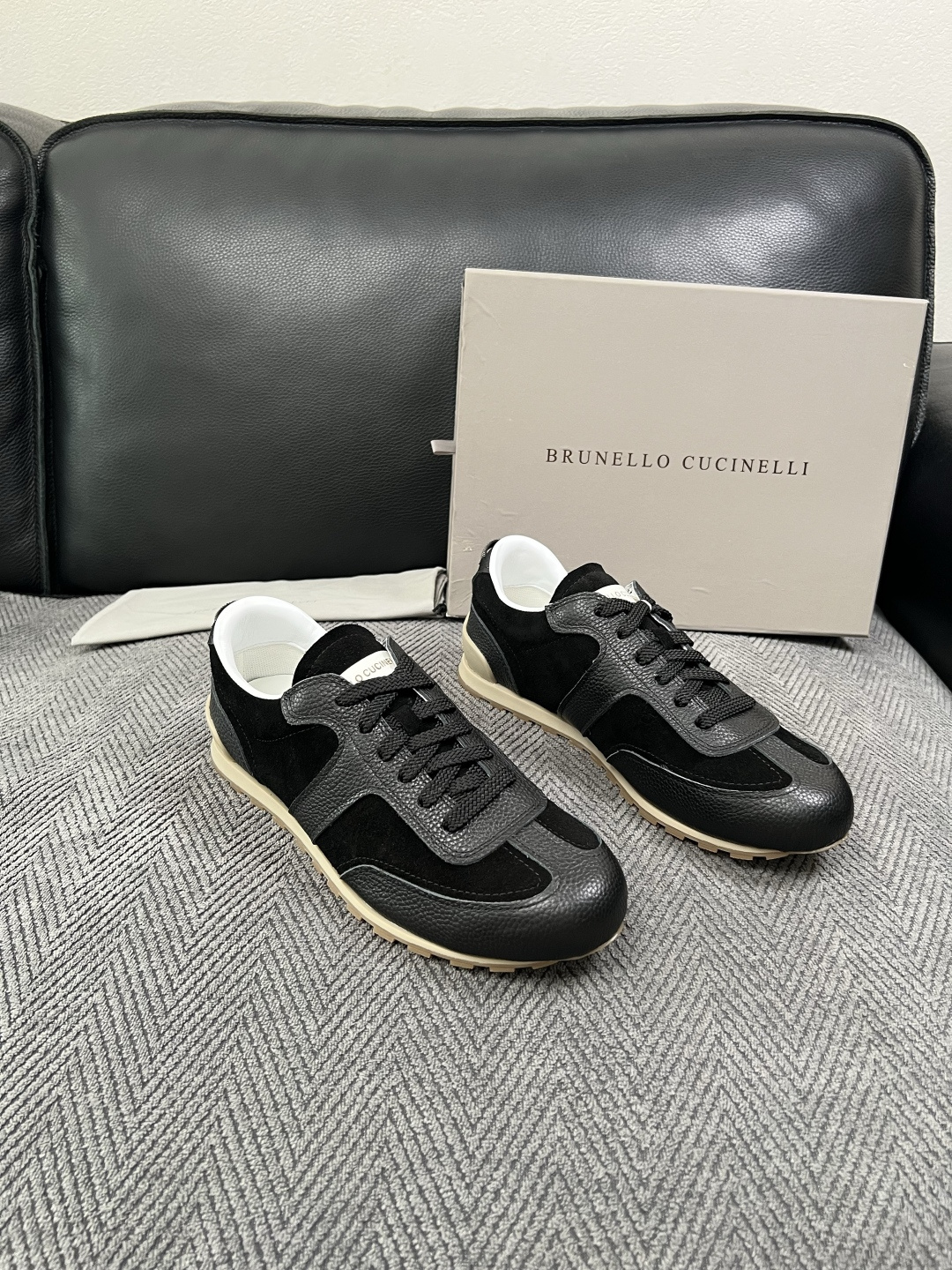Brunello Cucinelli  高品质 顶级工艺品  BC  专柜同步原厂配置，意大利进口牛皮面料牛内里垫，高品