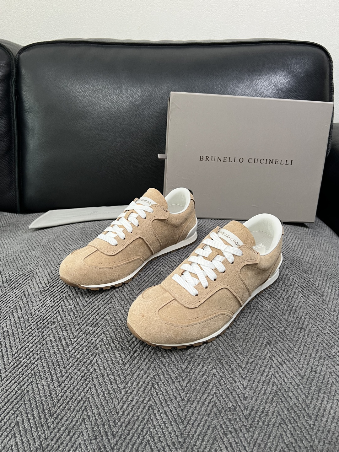 Brunello Cucinelli  高品质 顶级工艺品  BC  专柜同步原厂配置，意大利进口牛皮面料牛内里垫，高品