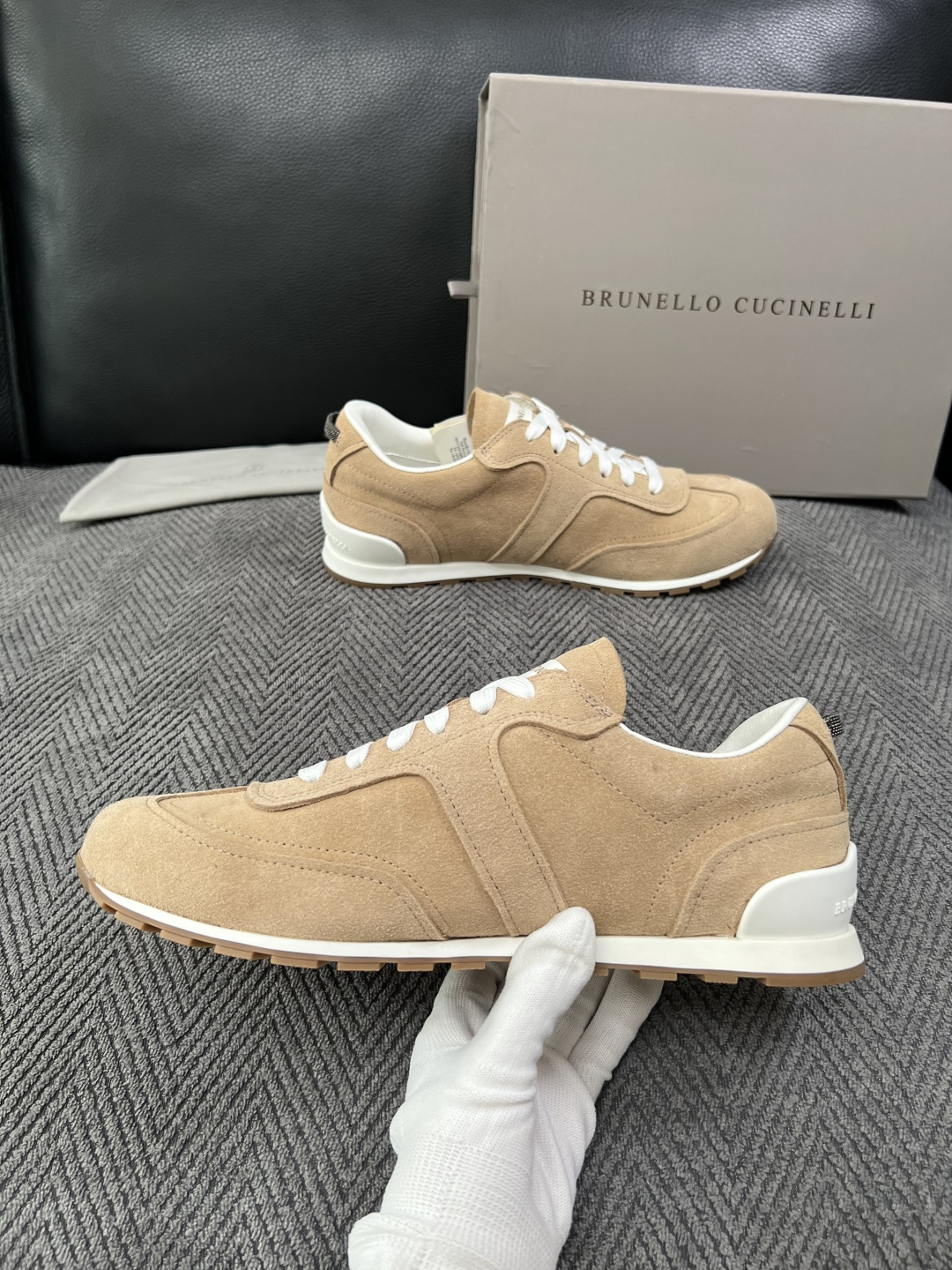 Brunello Cucinelli  高品质 顶级工艺品  BC  专柜同步原厂配置，意大利进口牛皮面料牛内里垫，高品
