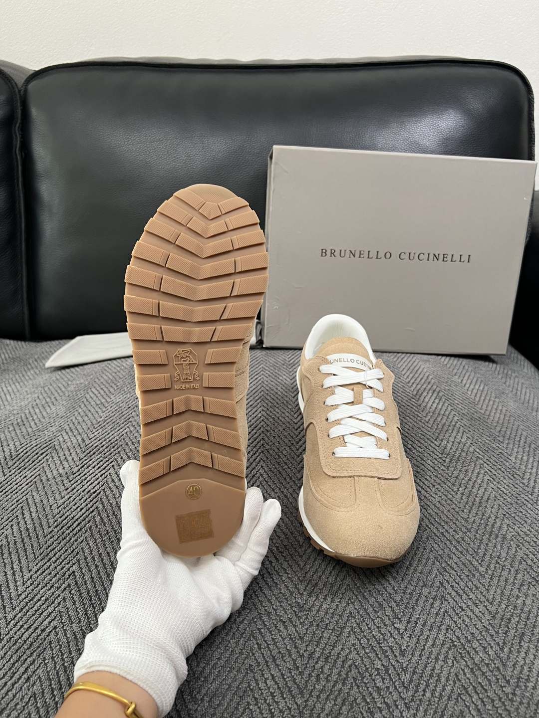 Brunello Cucinelli  高品质 顶级工艺品  BC  专柜同步原厂配置，意大利进口牛皮面料牛内里垫，高品