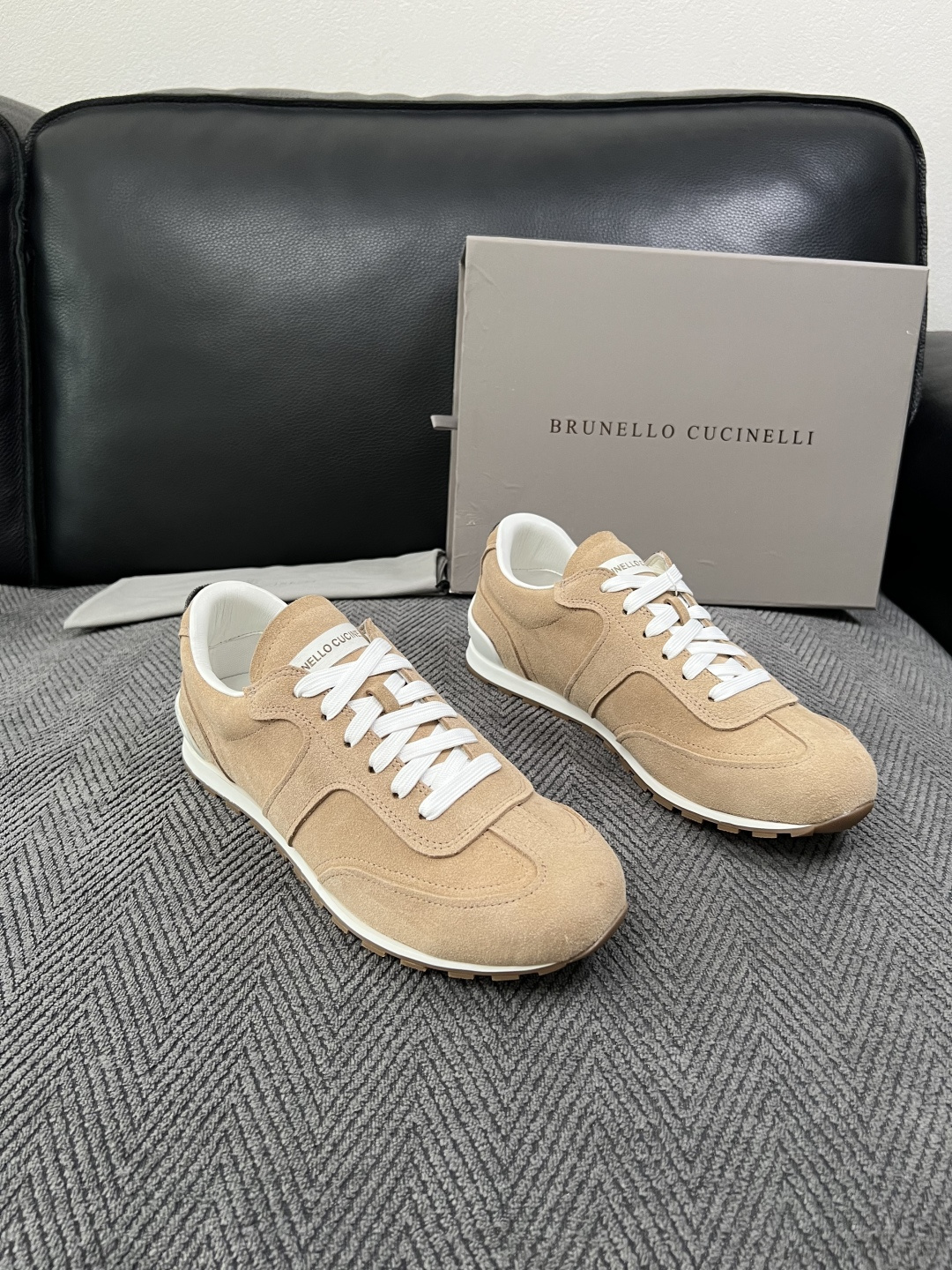 Brunello Cucinelli  高品质 顶级工艺品  BC  专柜同步原厂配置，意大利进口牛皮面料牛内里垫，高品