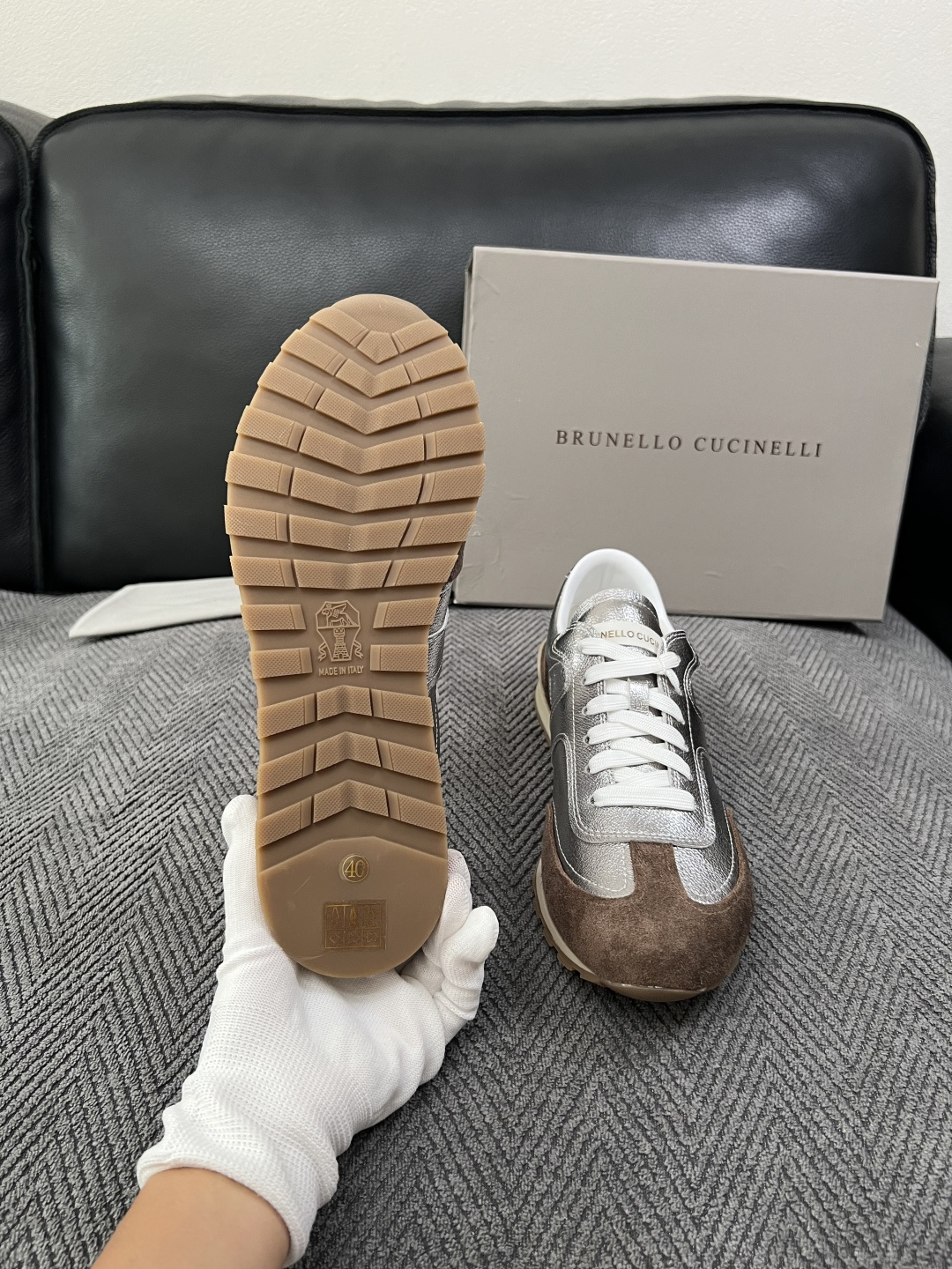 Brunello Cucinelli  高品质 顶级工艺品  BC  专柜同步原厂配置，意大利进口牛皮面料牛内里垫，高品
