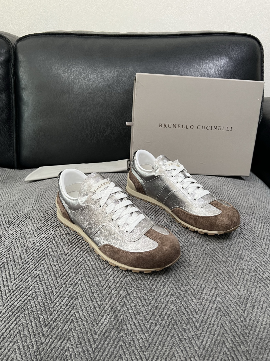 Brunello Cucinelli  高品质 顶级工艺品  BC  专柜同步原厂配置，意大利进口牛皮面料牛内里垫，高品