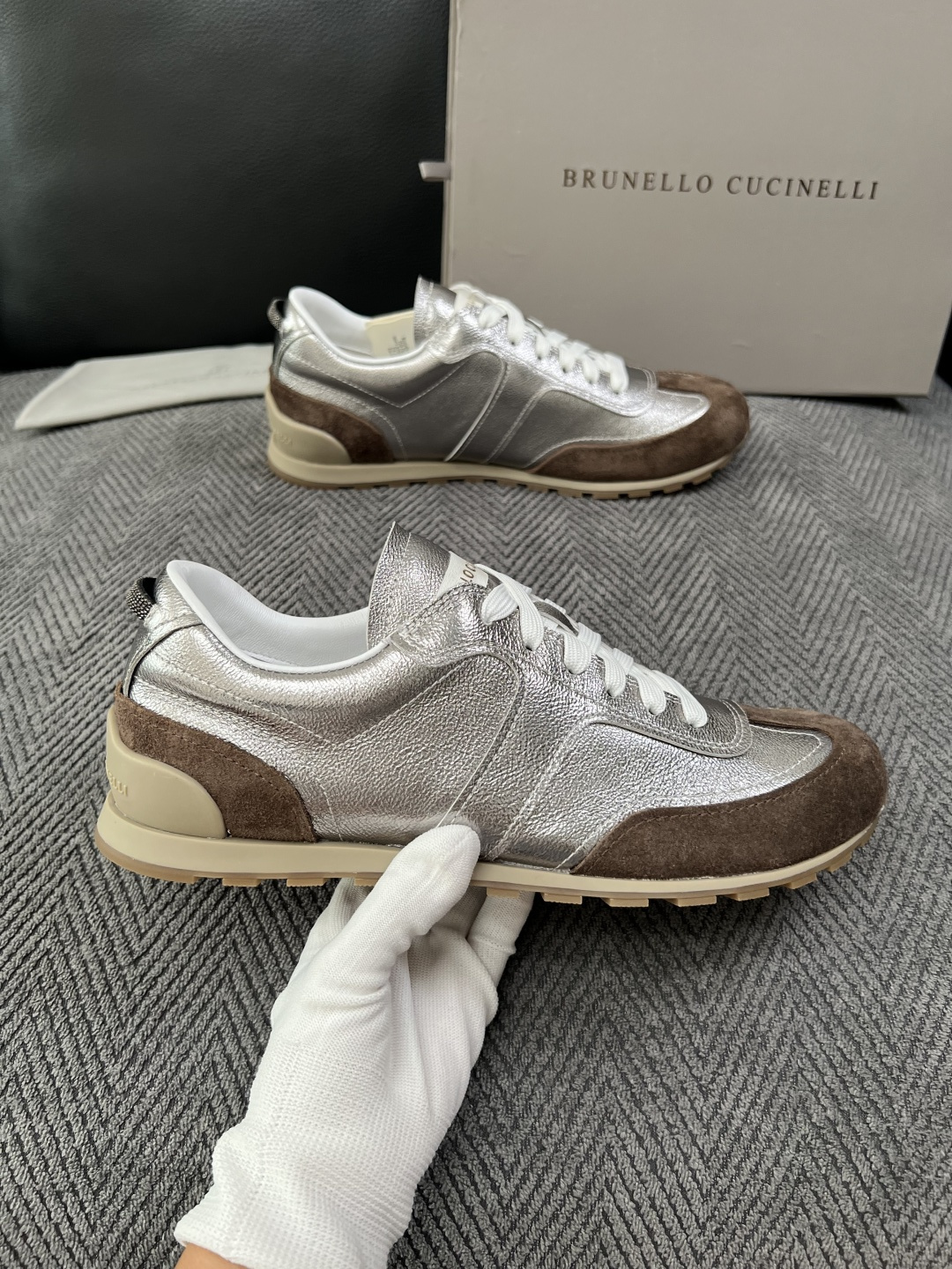 Brunello Cucinelli  高品质 顶级工艺品  BC  专柜同步原厂配置，意大利进口牛皮面料牛内里垫，高品