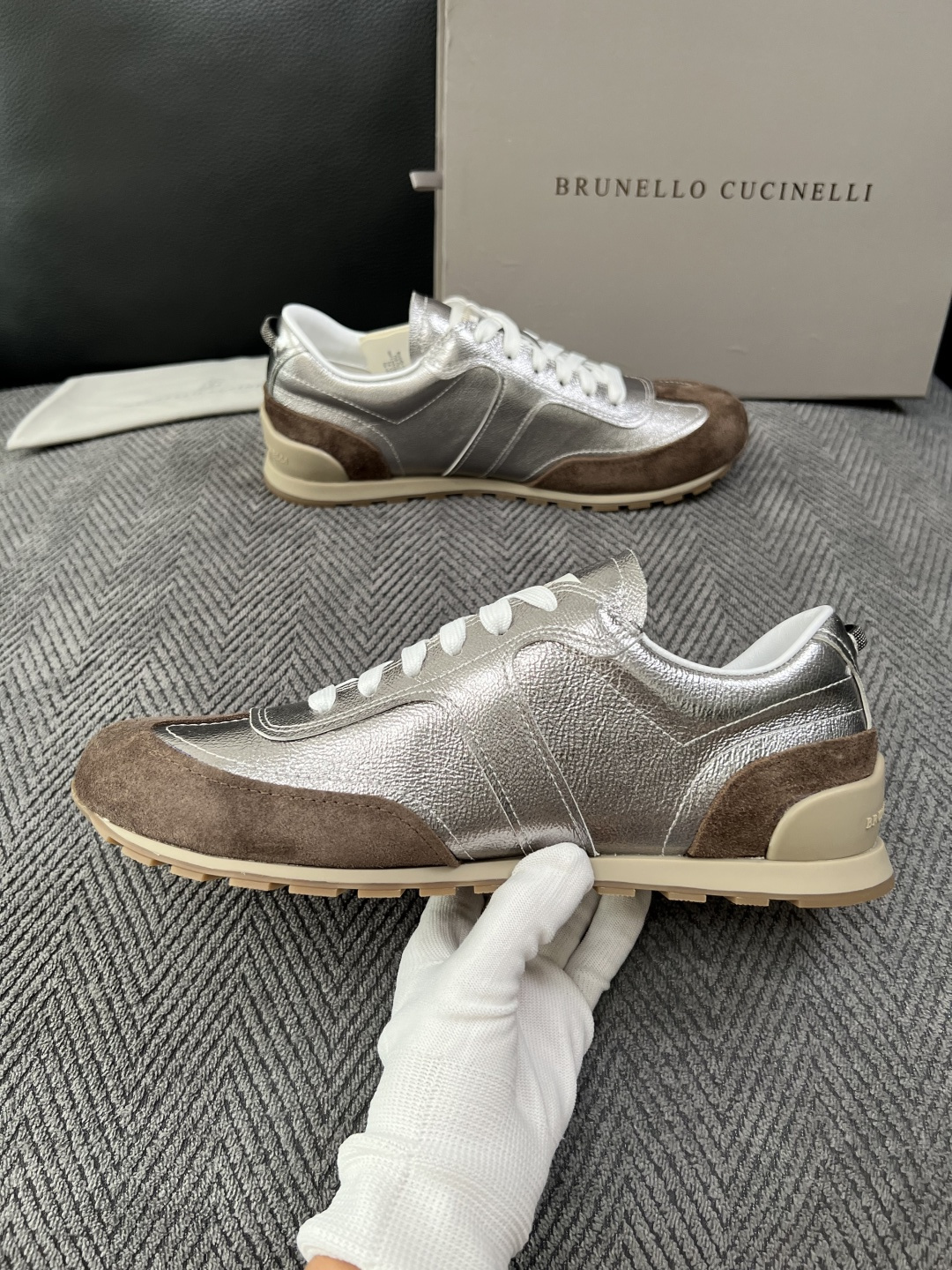 Brunello Cucinelli  高品质 顶级工艺品  BC  专柜同步原厂配置，意大利进口牛皮面料牛内里垫，高品