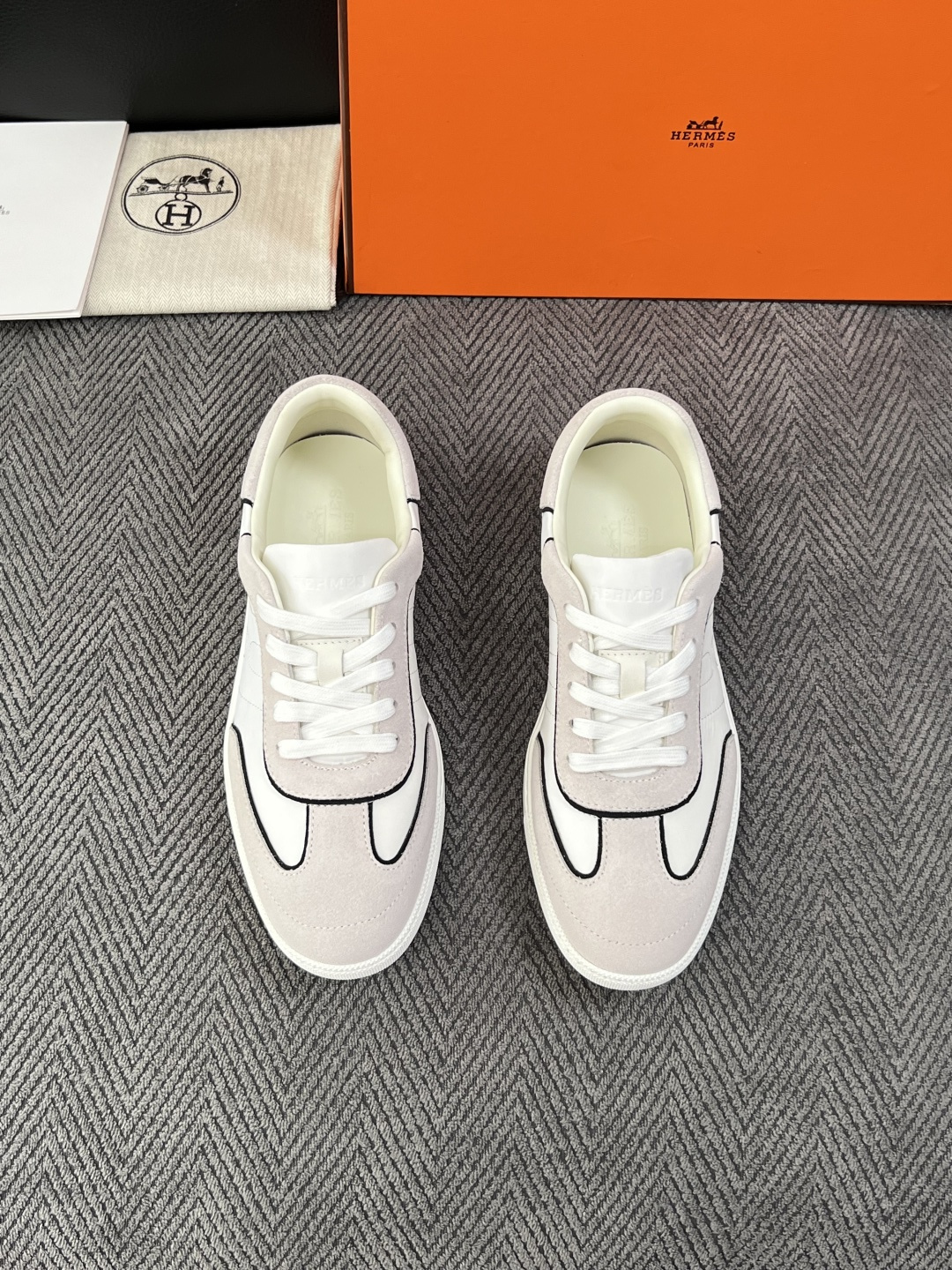 Hermes  高品质  顶级工艺品  爱马仕 专柜同步发售原厂配置，意大利进口原版牛皮面料，高品质拼接工艺，全进口水染