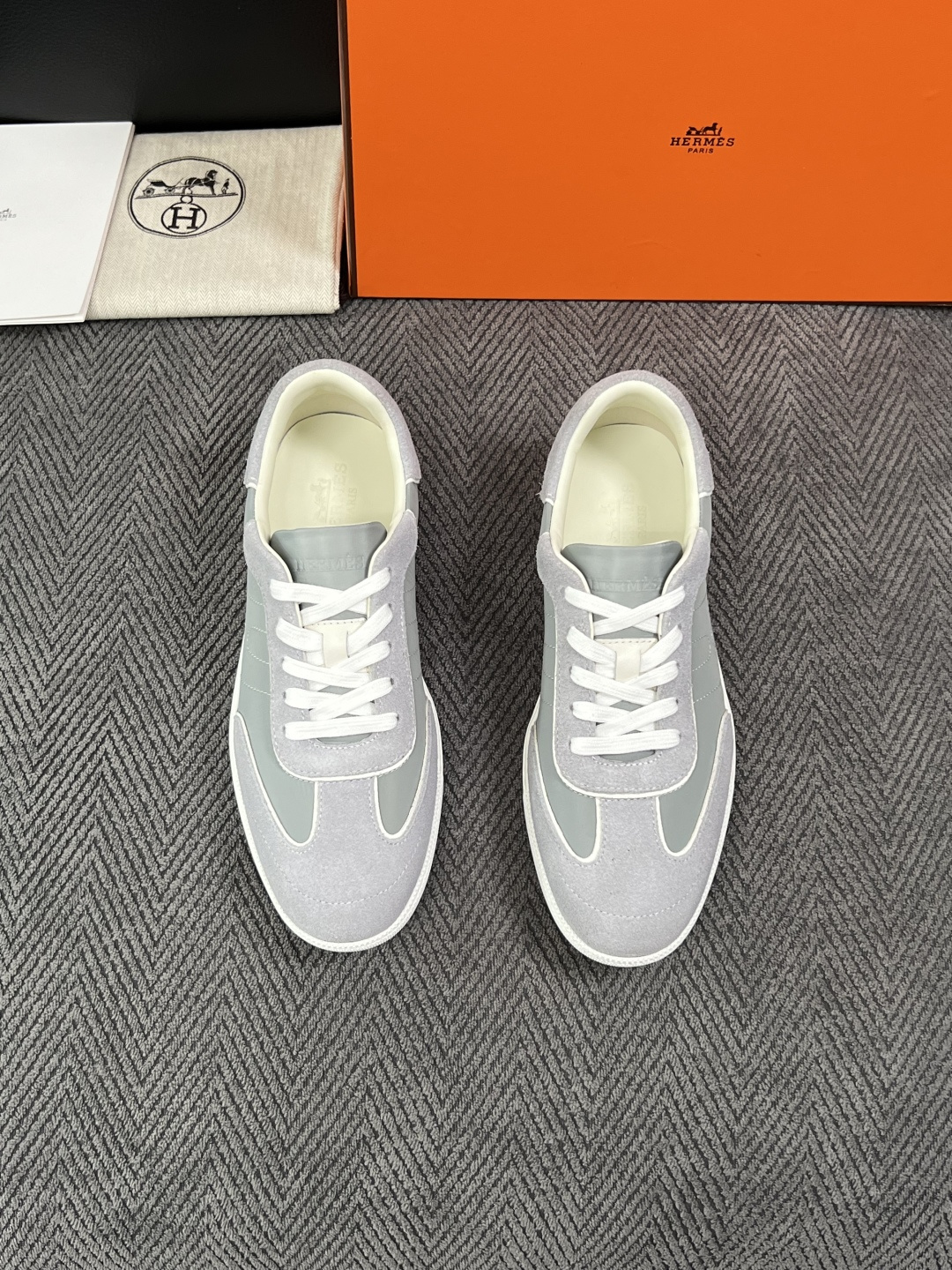 Hermes  高品质  顶级工艺品  爱马仕 专柜同步发售原厂配置，意大利进口原版牛皮面料，高品质拼接工艺，全进口水染