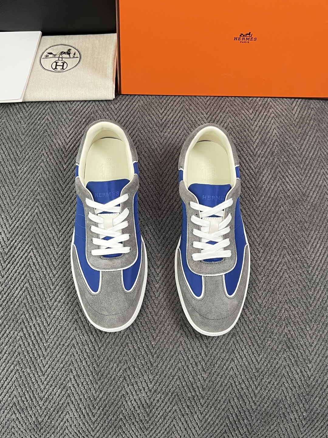 Hermes  高品质  顶级工艺品  爱马仕 专柜同步发售原厂配置，意大利进口原版牛皮面料，高品质拼接工艺，全进口水染