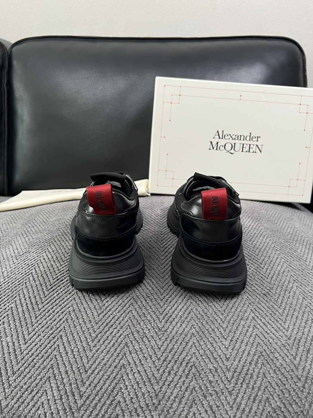 Alexander McQueen  高品质  顶级工艺品  麦昆  专柜同步 原厂配置，意大利进口原版牛皮面料，高品质