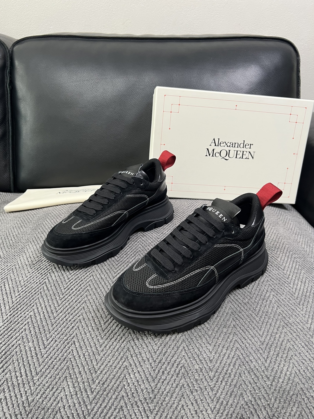 Alexander McQueen  高品质  顶级工艺品  麦昆  专柜同步 原厂配置，意大利进口原版牛皮面料，高品质