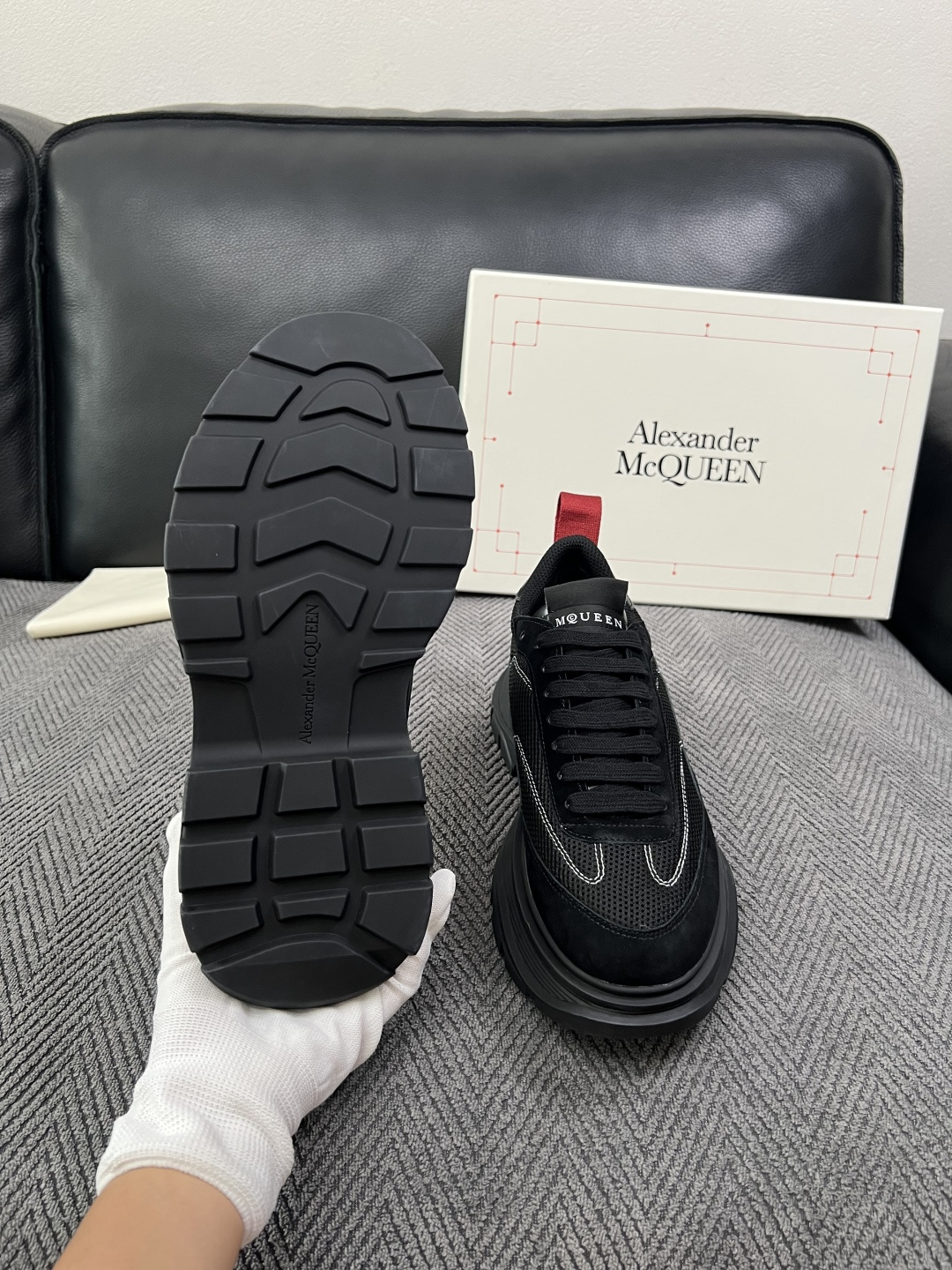 Alexander McQueen  高品质  顶级工艺品  麦昆  专柜同步 原厂配置，意大利进口原版牛皮面料，高品质