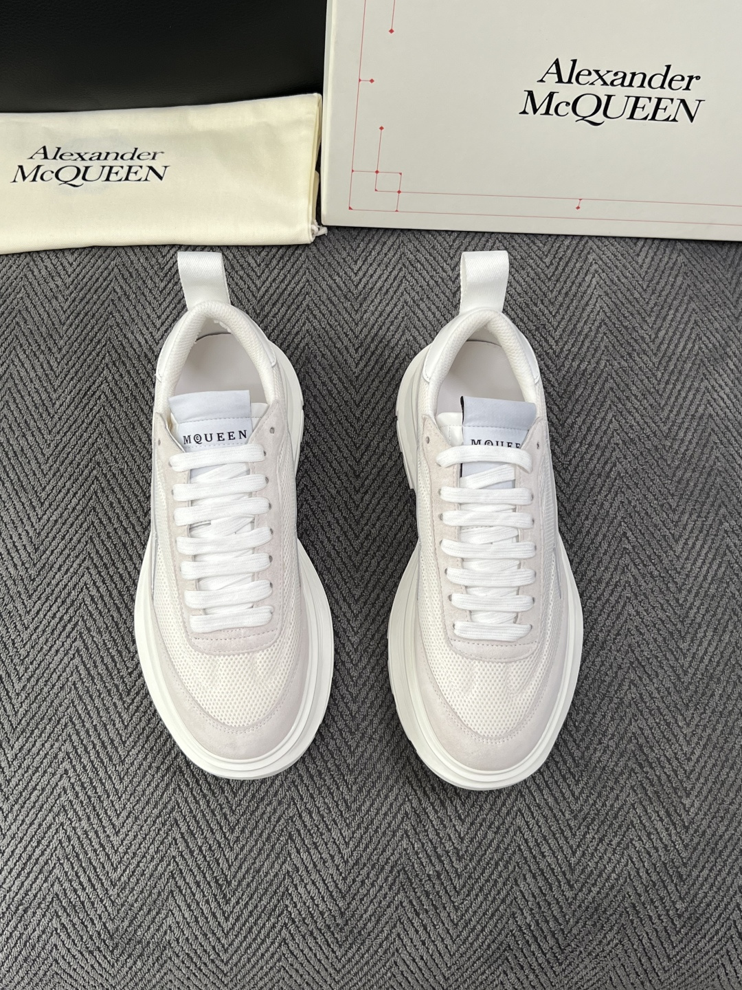 Alexander McQueen  高品质  顶级工艺品  麦昆  专柜同步 原厂配置，意大利进口原版牛皮面料，高品质
