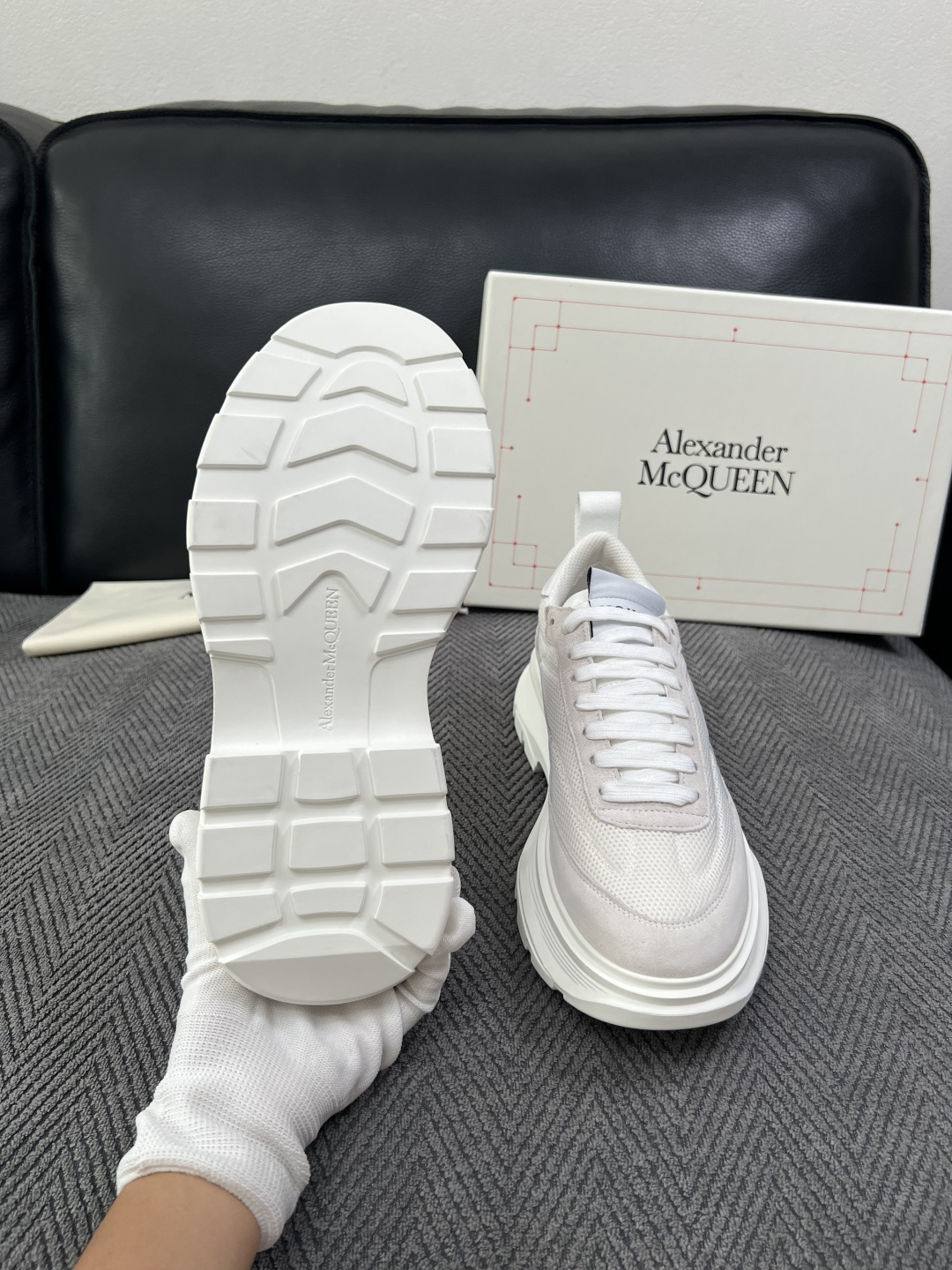 Alexander McQueen  高品质  顶级工艺品  麦昆  专柜同步 原厂配置，意大利进口原版牛皮面料，高品质