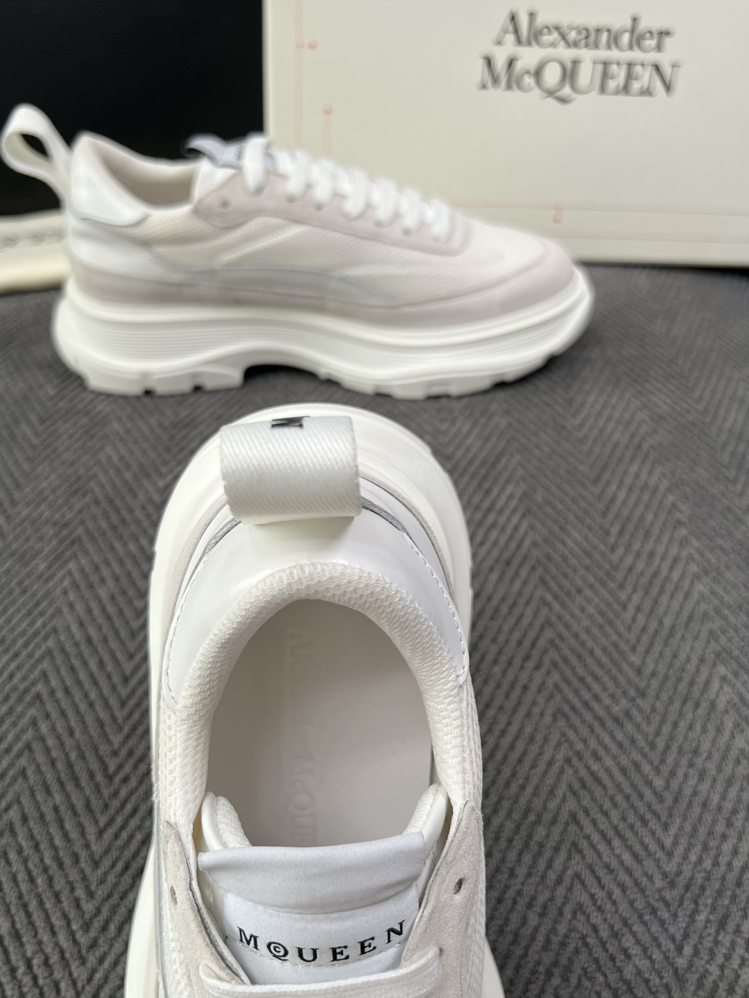 Alexander McQueen  高品质  顶级工艺品  麦昆  专柜同步 原厂配置，意大利进口原版牛皮面料，高品质