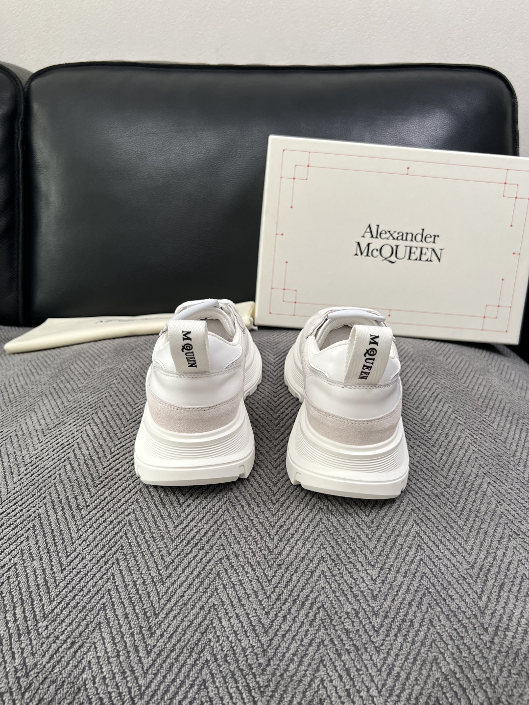 Alexander McQueen  高品质  顶级工艺品  麦昆  专柜同步 原厂配置，意大利进口原版牛皮面料，高品质