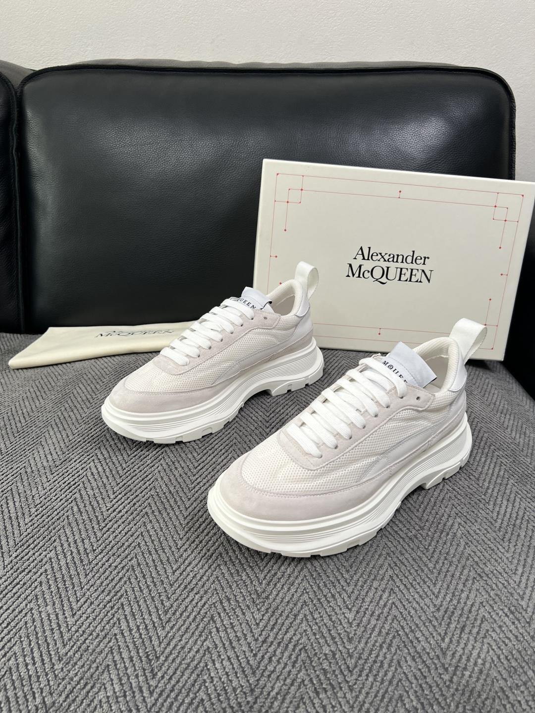 Alexander McQueen  高品质  顶级工艺品  麦昆  专柜同步 原厂配置，意大利进口原版牛皮面料，高品质