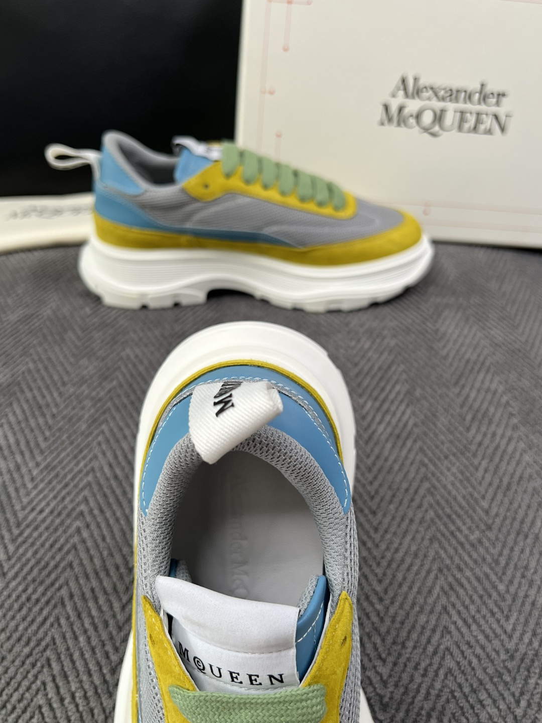 Alexander McQueen  高品质  顶级工艺品  麦昆  专柜同步 原厂配置，意大利进口原版牛皮面料，高品质