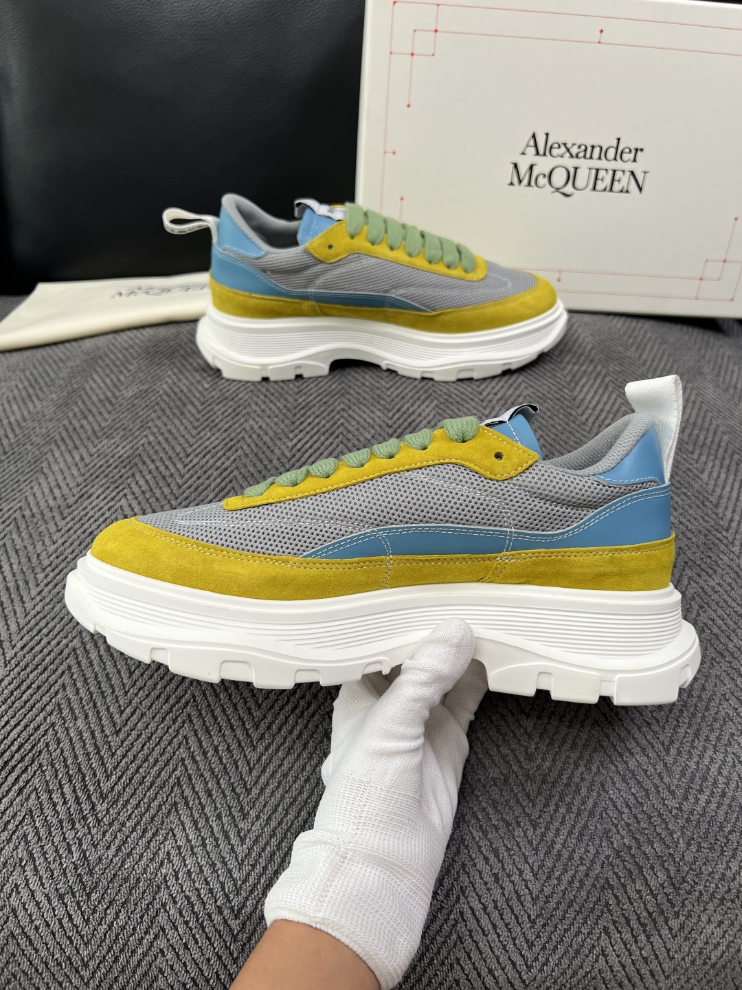 Alexander McQueen  高品质  顶级工艺品  麦昆  专柜同步 原厂配置，意大利进口原版牛皮面料，高品质