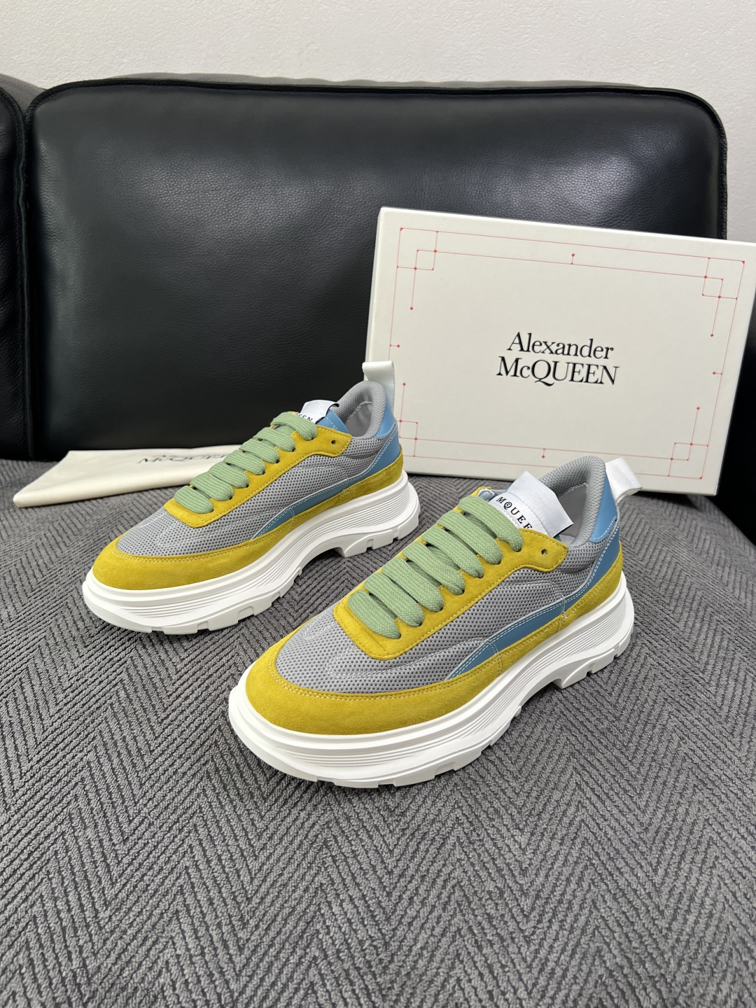 Alexander McQueen  高品质  顶级工艺品  麦昆  专柜同步 原厂配置，意大利进口原版牛皮面料，高品质