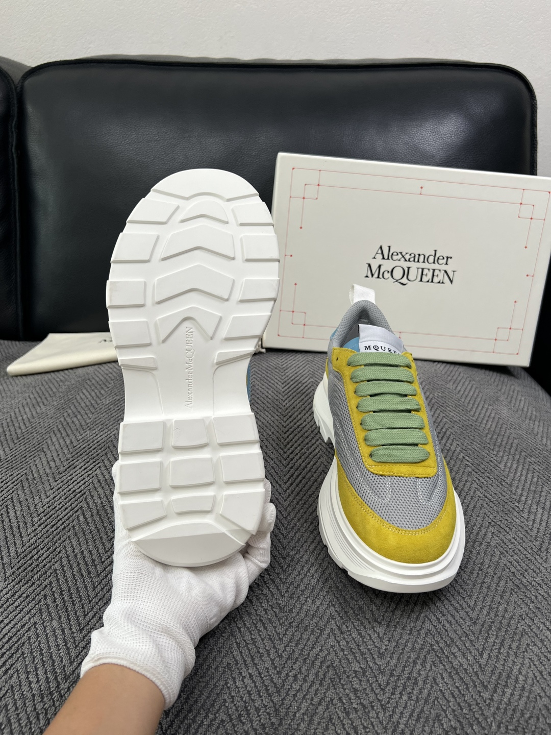 Alexander McQueen  高品质  顶级工艺品  麦昆  专柜同步 原厂配置，意大利进口原版牛皮面料，高品质