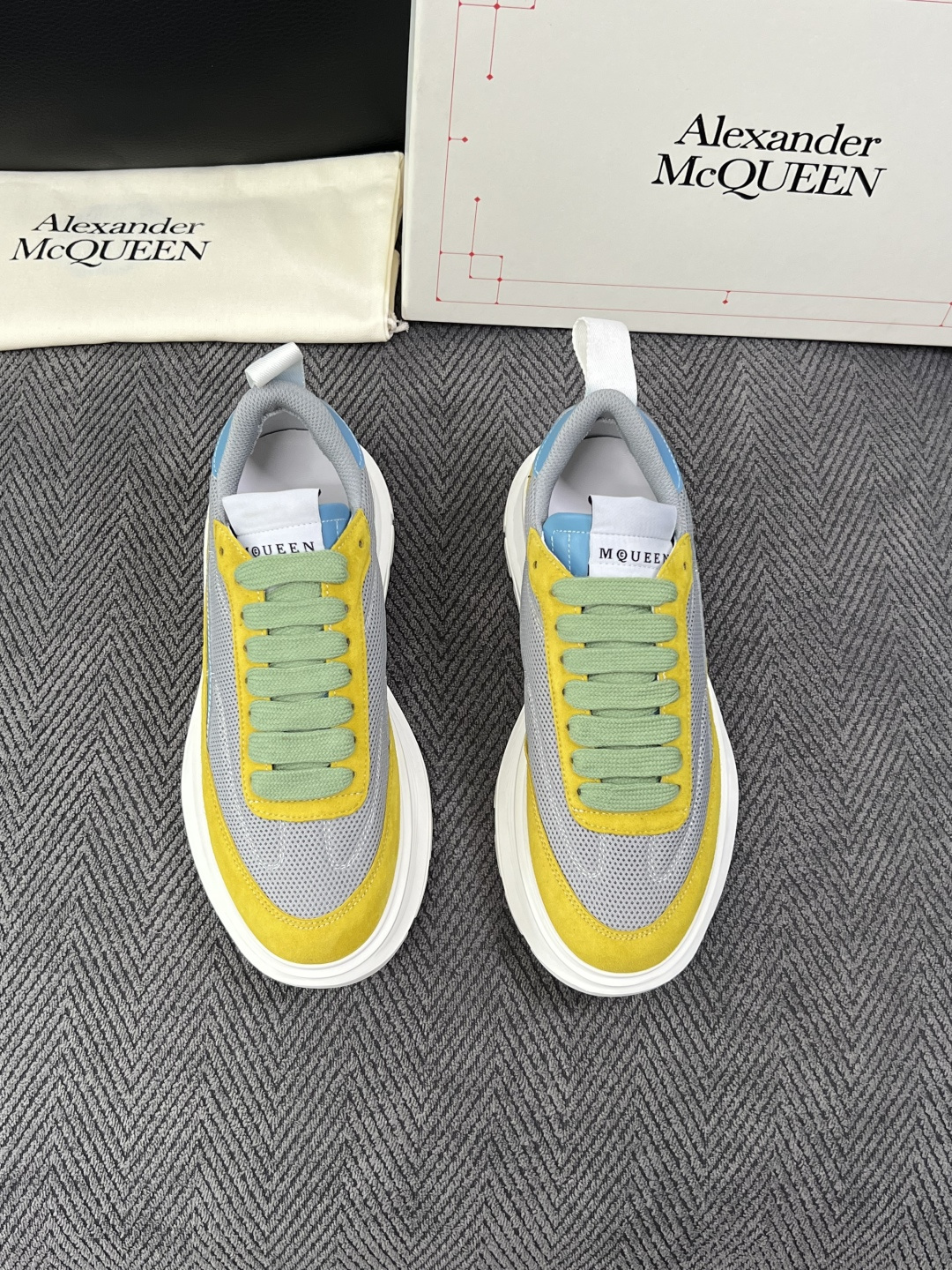 Alexander McQueen  高品质  顶级工艺品  麦昆  专柜同步 原厂配置，意大利进口原版牛皮面料，高品质