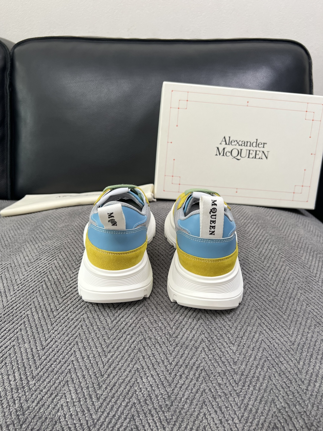 Alexander McQueen  高品质  顶级工艺品  麦昆  专柜同步 原厂配置，意大利进口原版牛皮面料，高品质